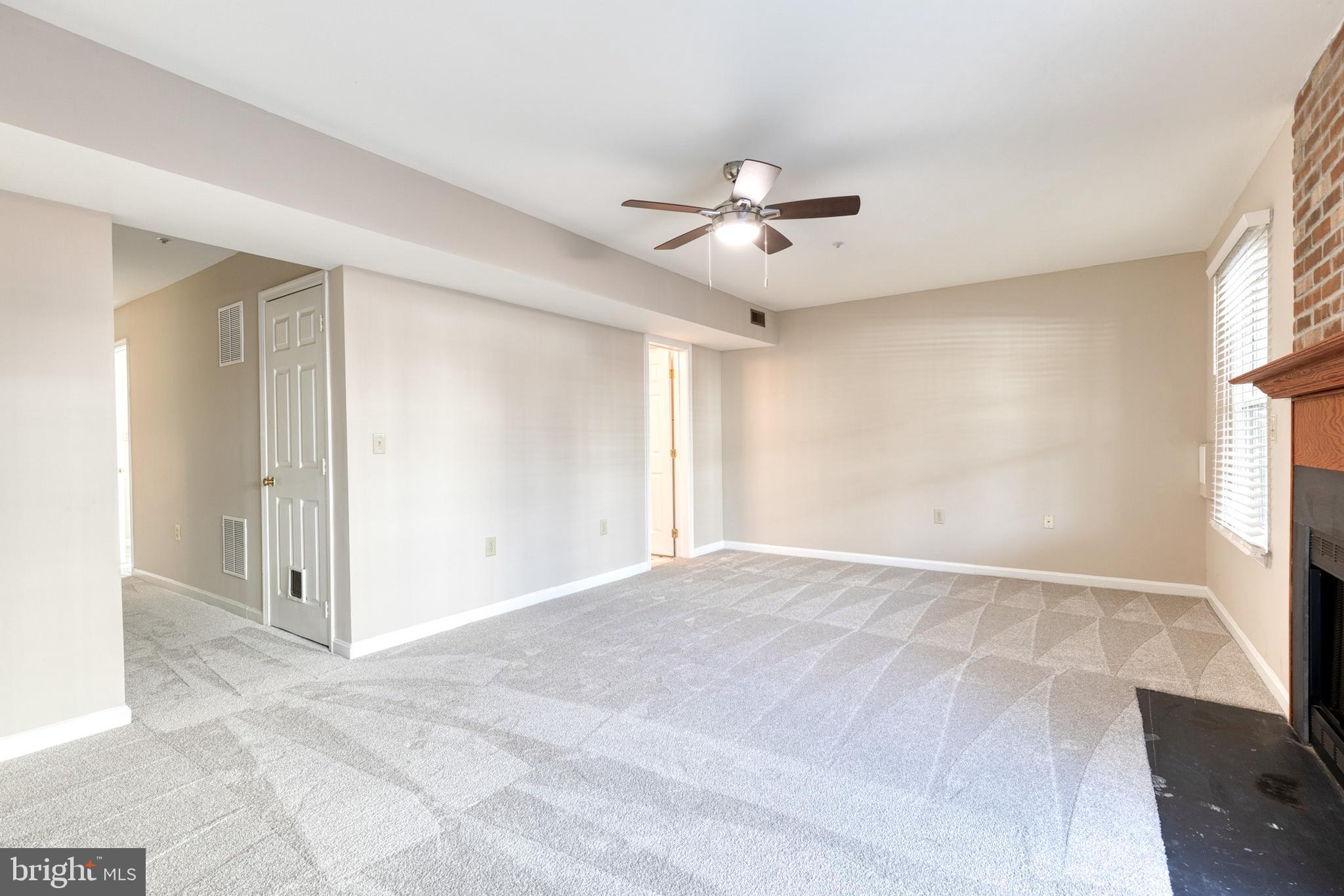 THE KNOLLS/CROFTON VILLAGE - Residential Lease