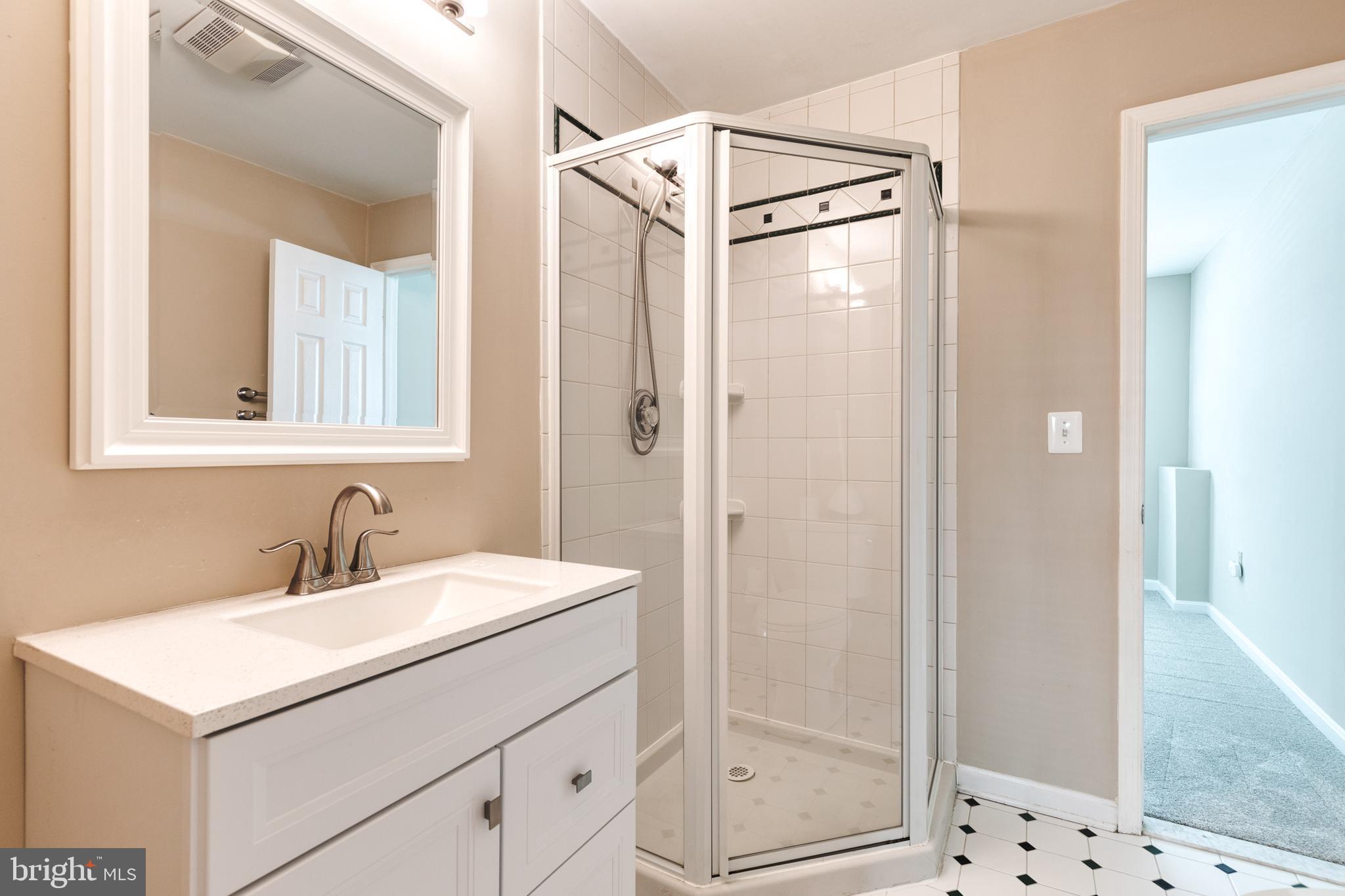 THE KNOLLS/CROFTON VILLAGE - Residential Lease