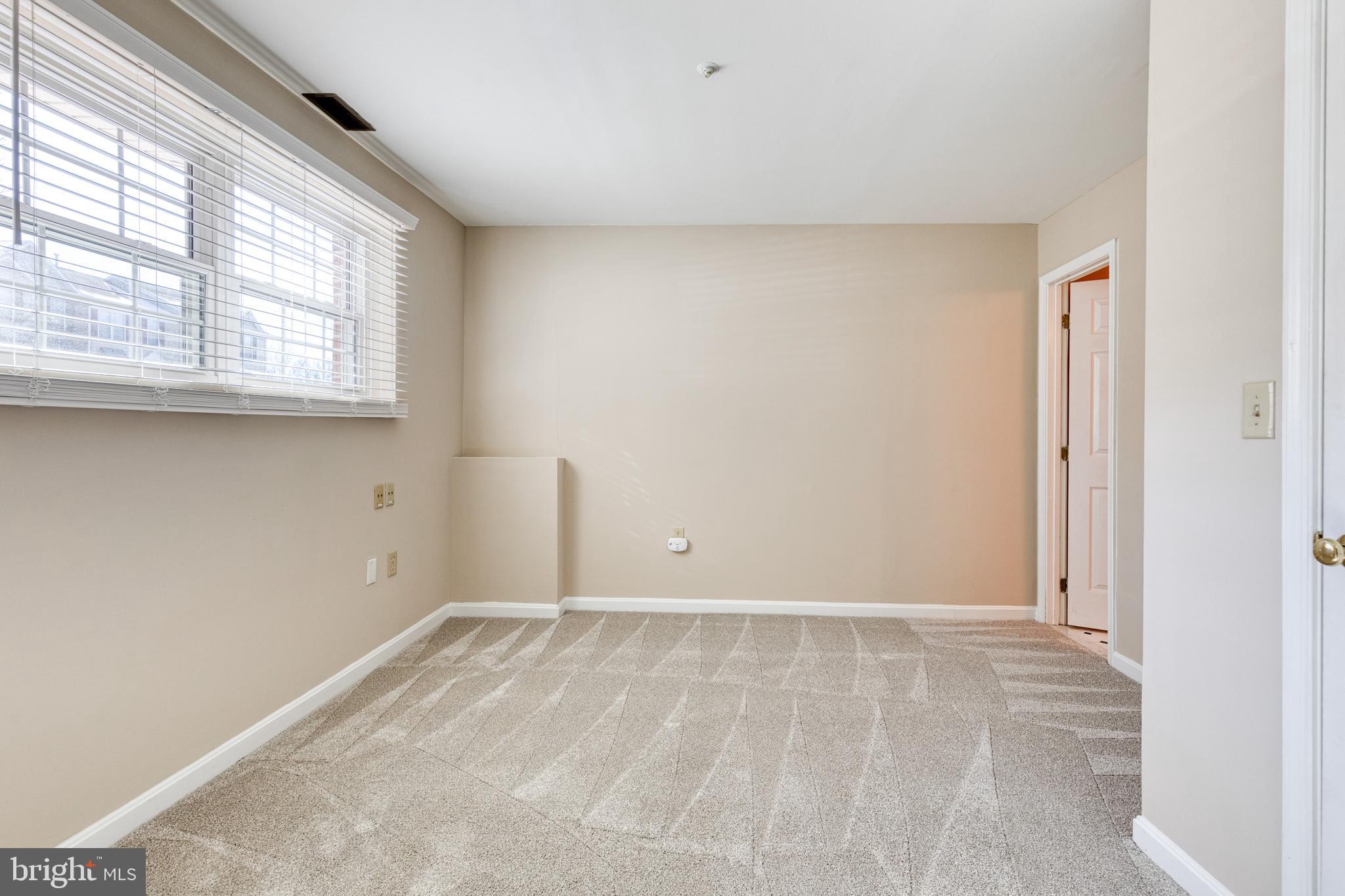 THE KNOLLS/CROFTON VILLAGE - Residential Lease