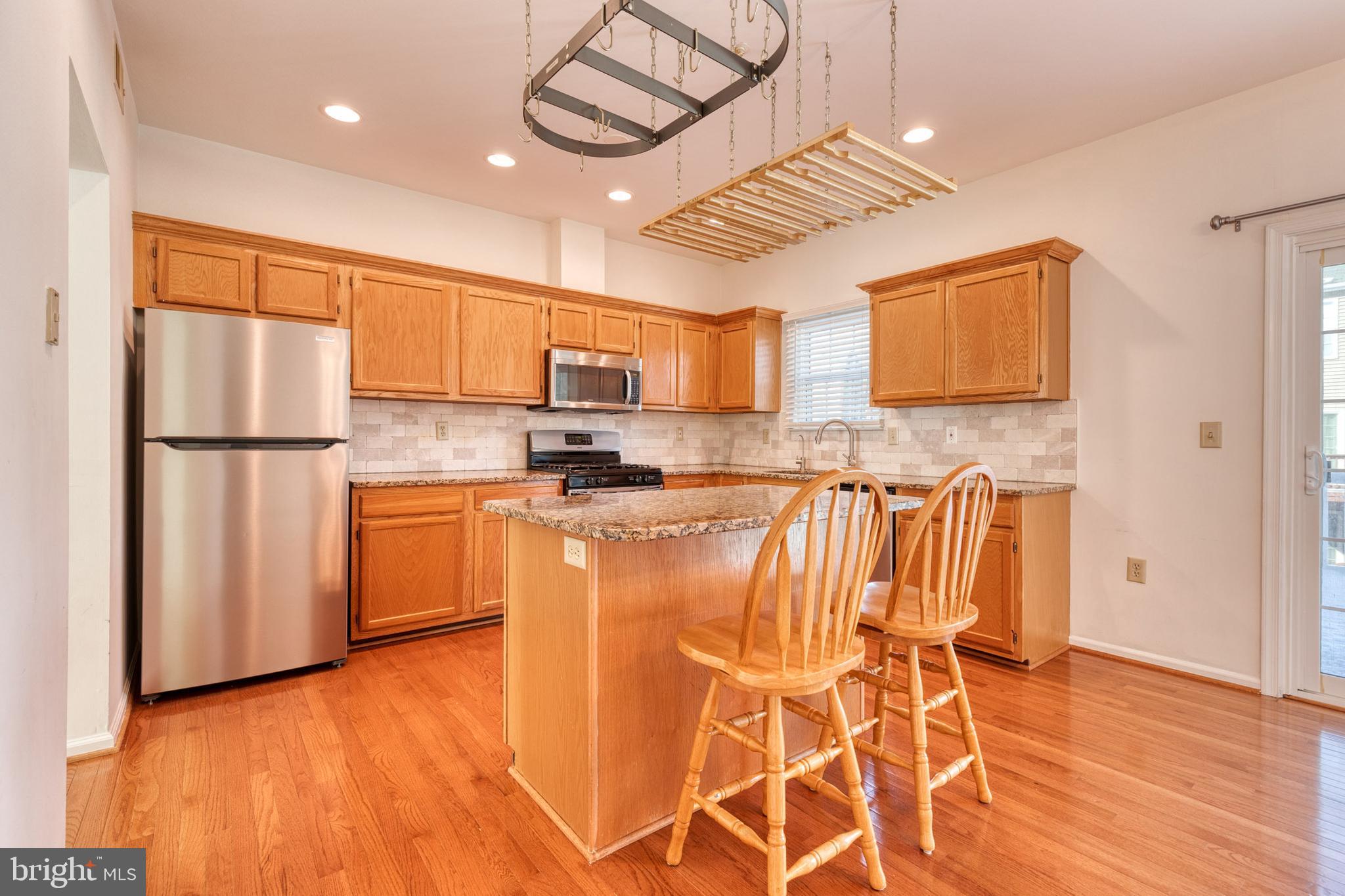 THE KNOLLS/CROFTON VILLAGE - Residential Lease