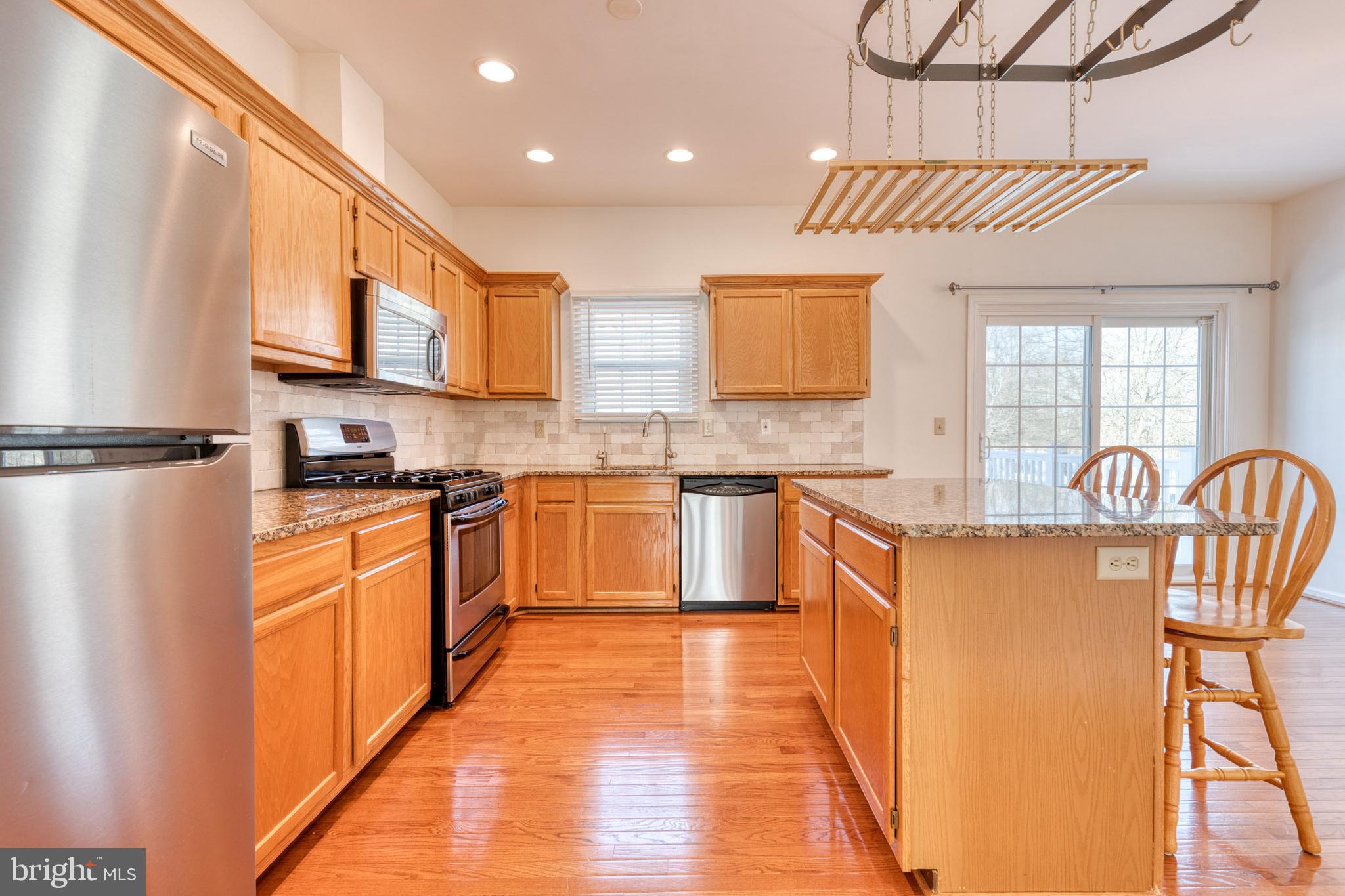 THE KNOLLS/CROFTON VILLAGE - Residential Lease