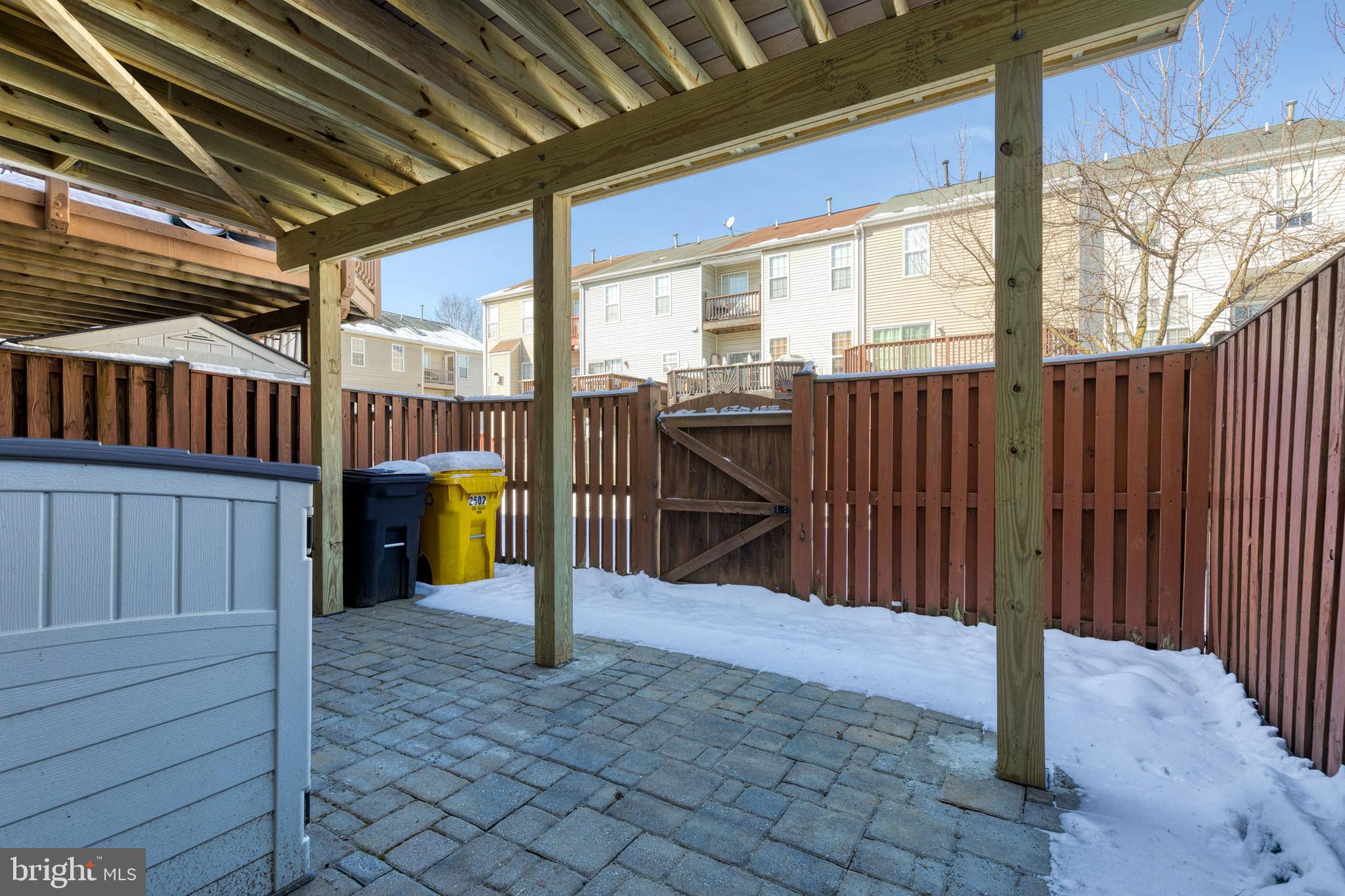 THE KNOLLS/CROFTON VILLAGE - Residential Lease