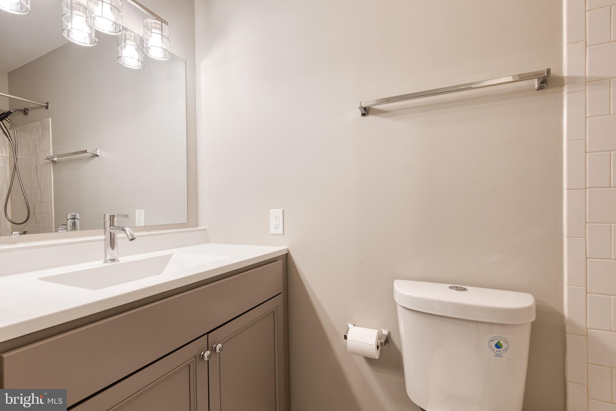 THE KNOLLS/CROFTON VILLAGE - Residential Lease