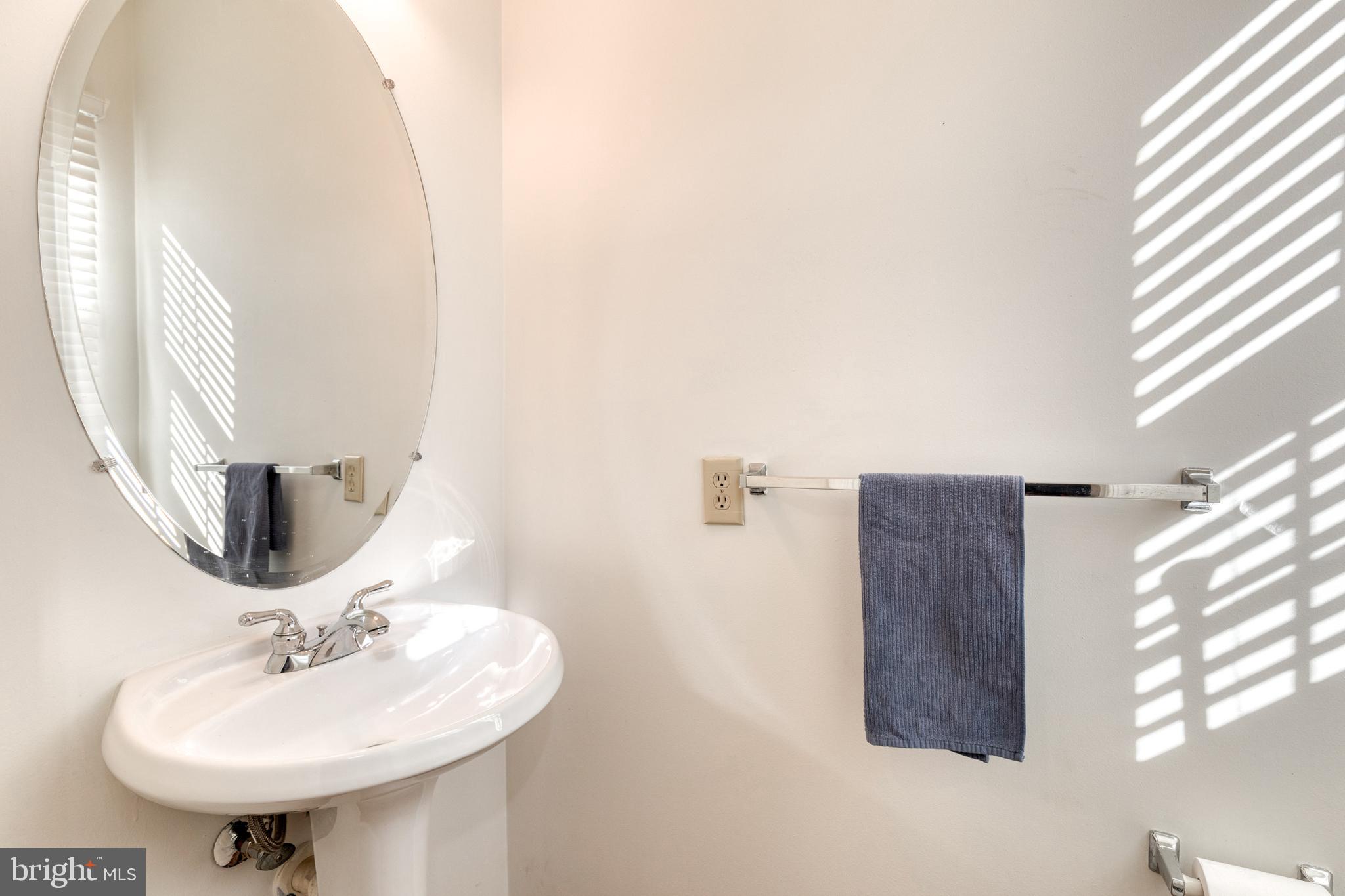 THE KNOLLS/CROFTON VILLAGE - Residential Lease