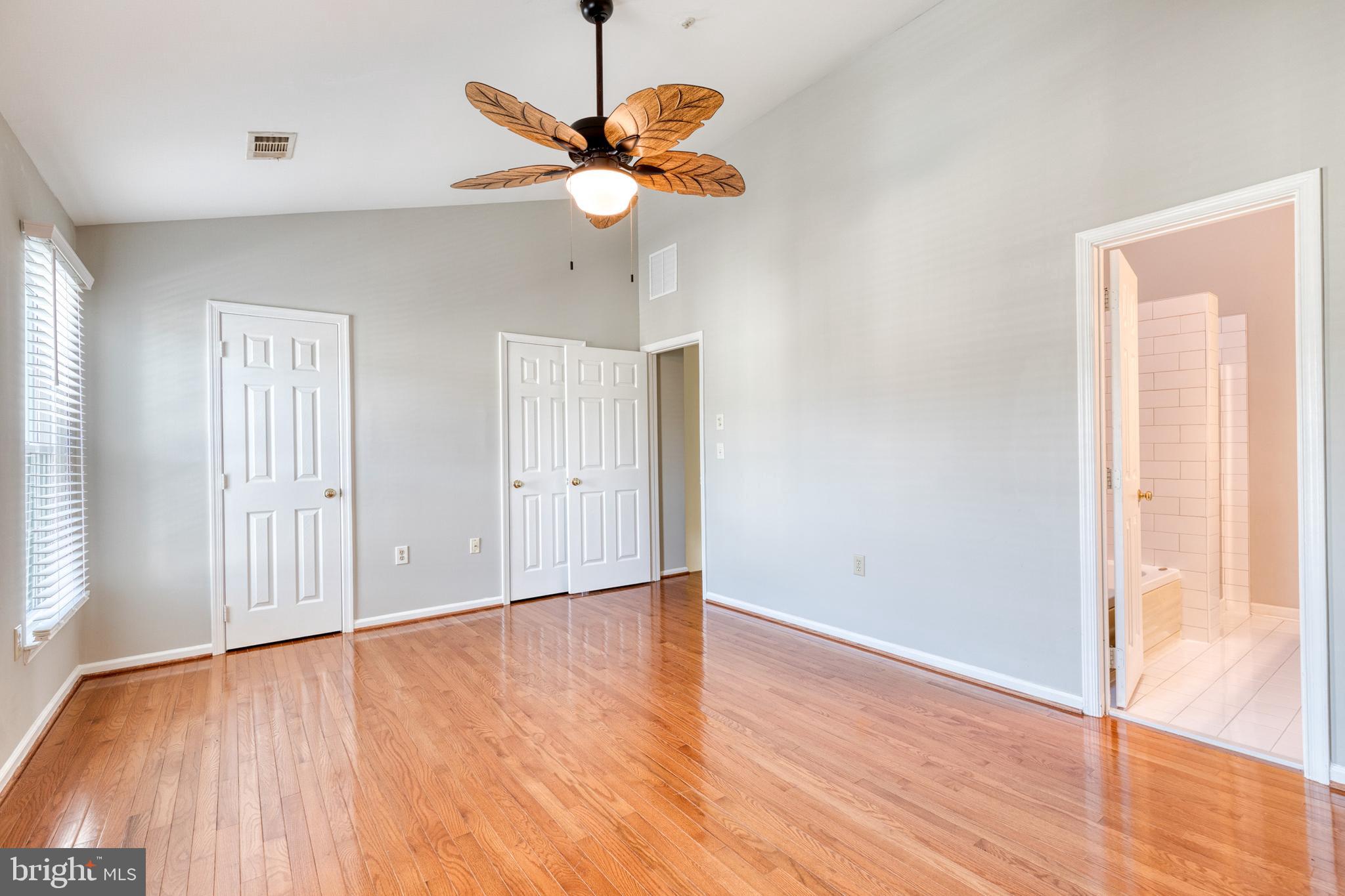 THE KNOLLS/CROFTON VILLAGE - Residential Lease