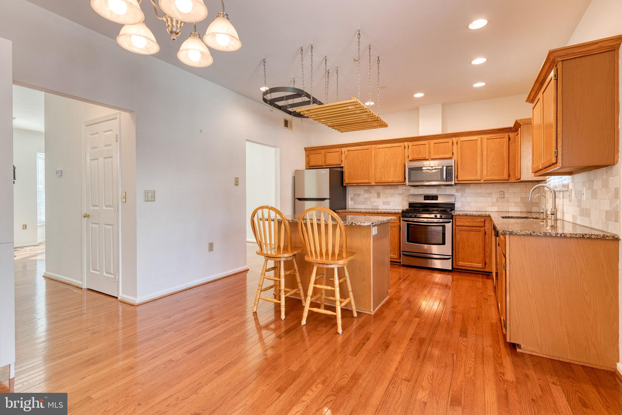 THE KNOLLS/CROFTON VILLAGE - Residential Lease