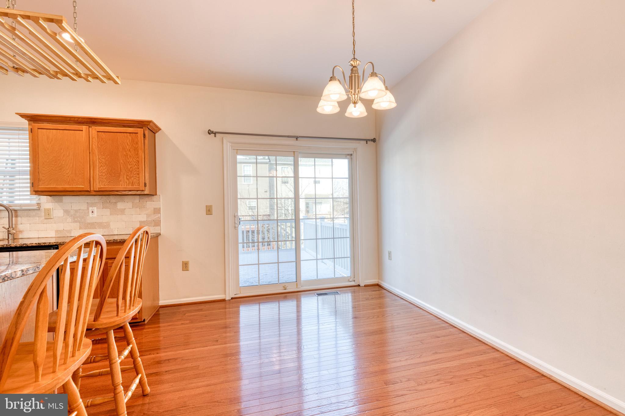 THE KNOLLS/CROFTON VILLAGE - Residential Lease