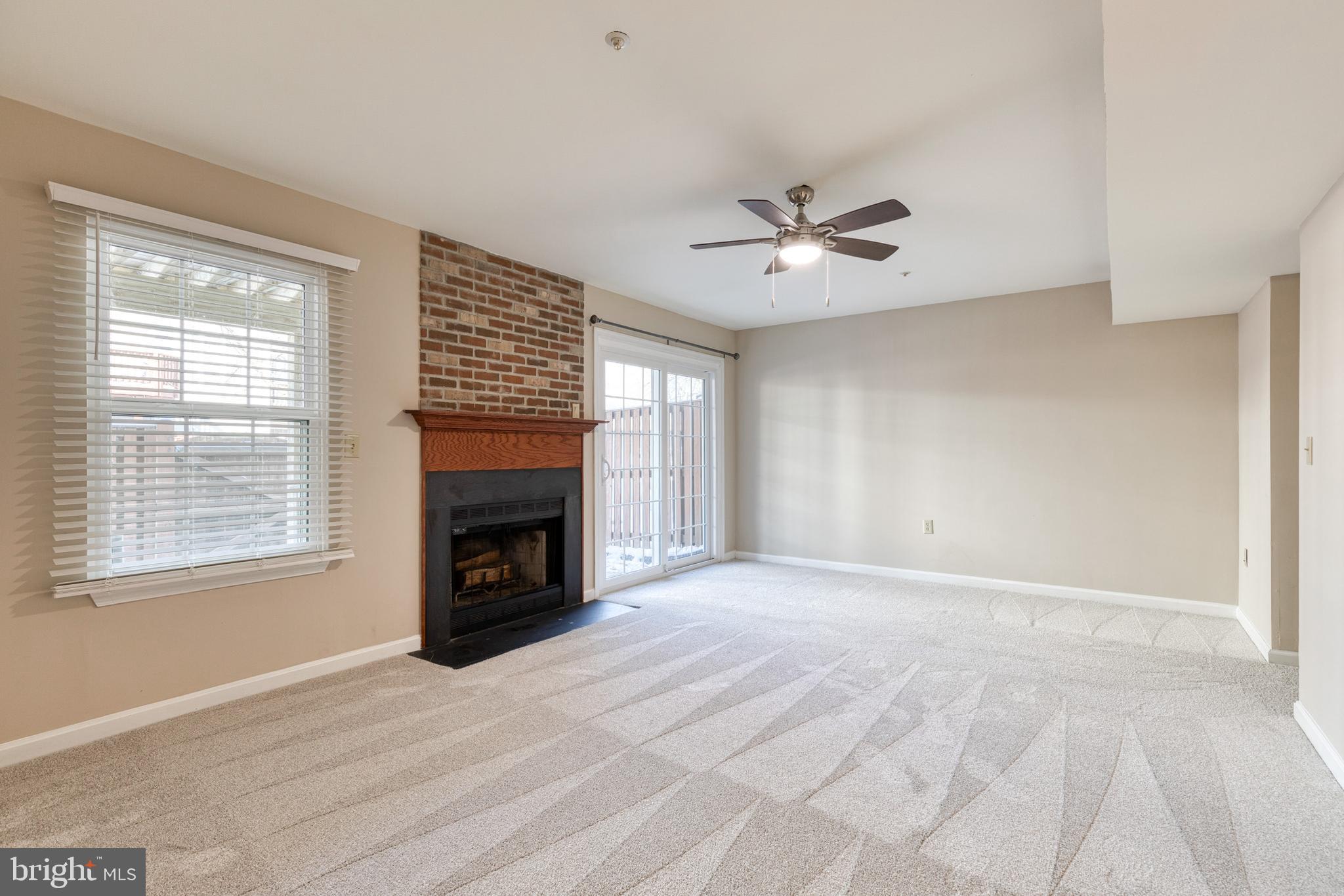 THE KNOLLS/CROFTON VILLAGE - Residential Lease