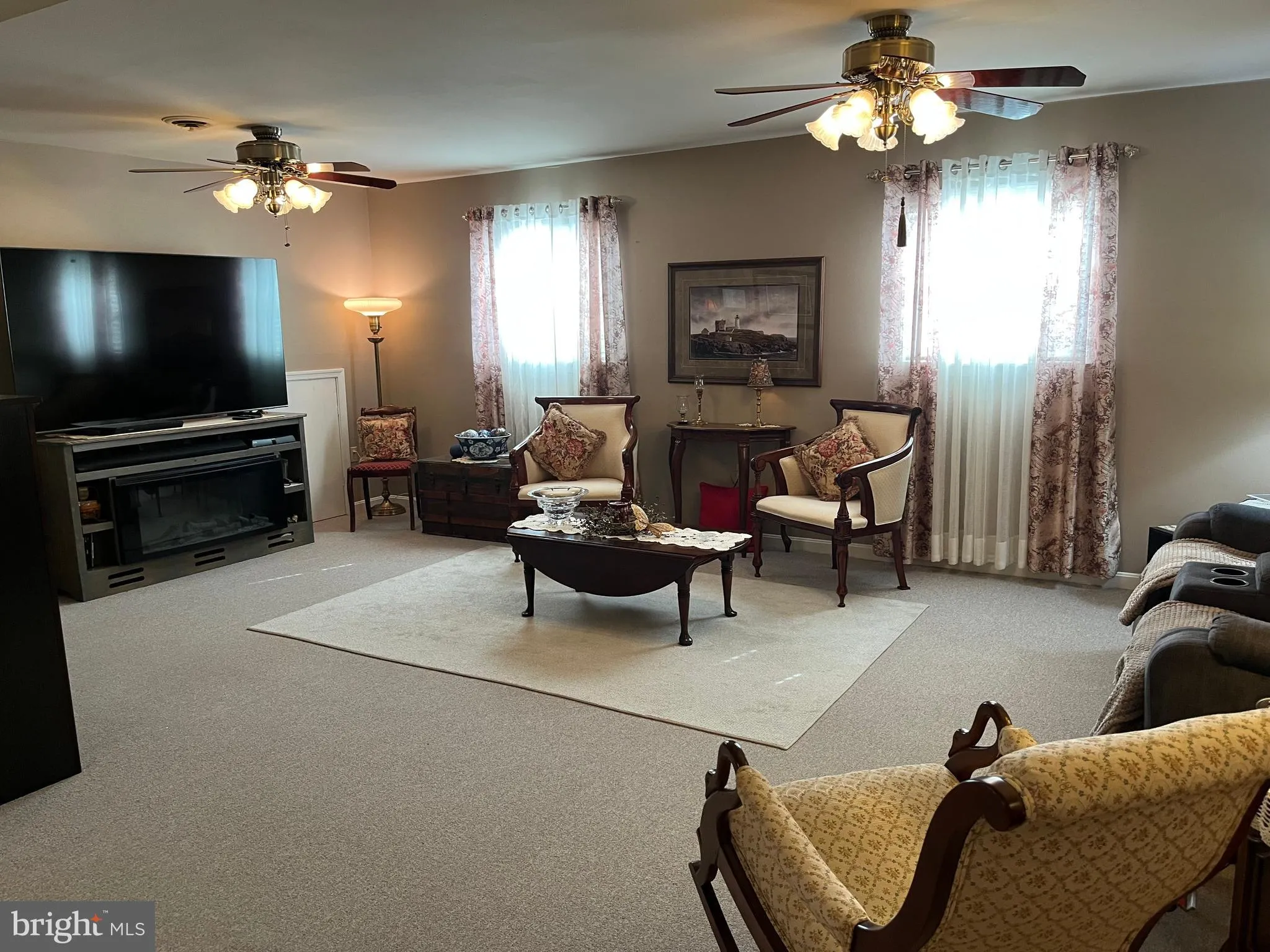 Hagerstown, Maryland 21740, United States, 4 Bedrooms Bedrooms, ,2 BathroomsBathrooms,Residential,Coming Soon,221214