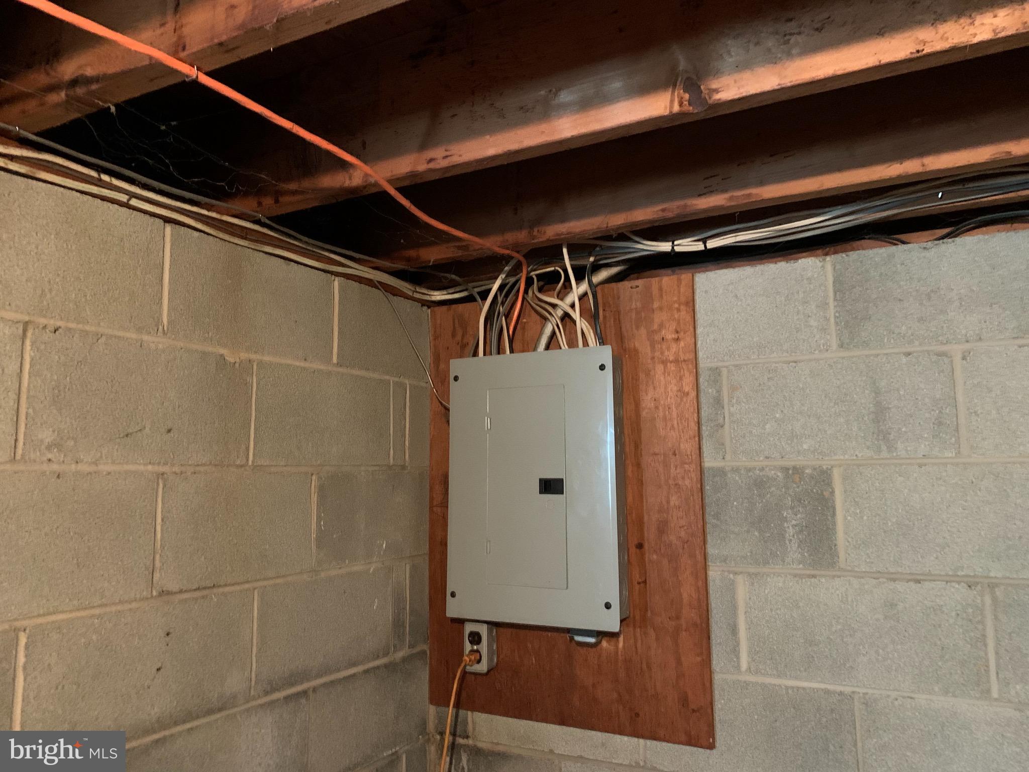 WILLOW MANOR - Residential