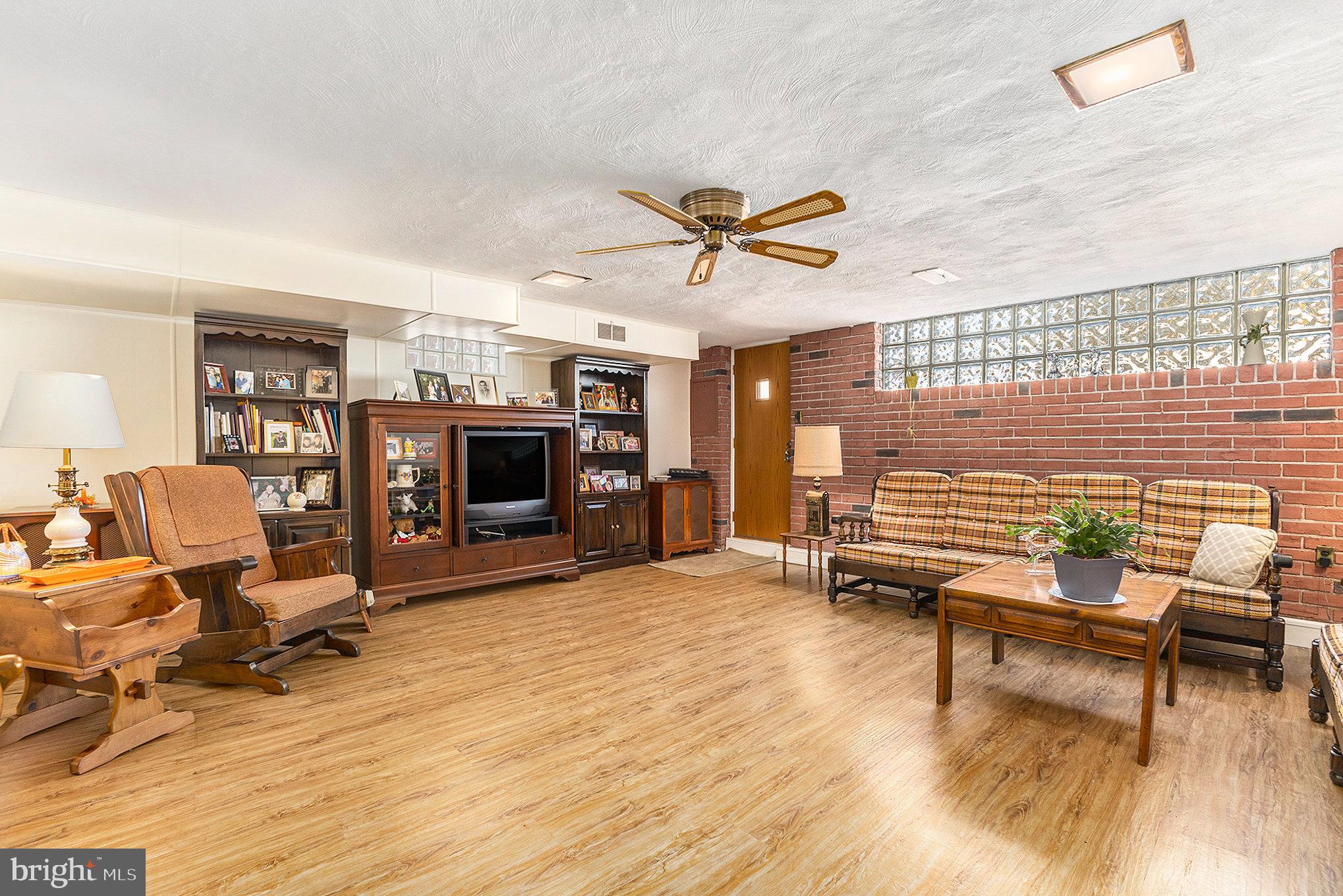 ROXBOROUGH - Residential