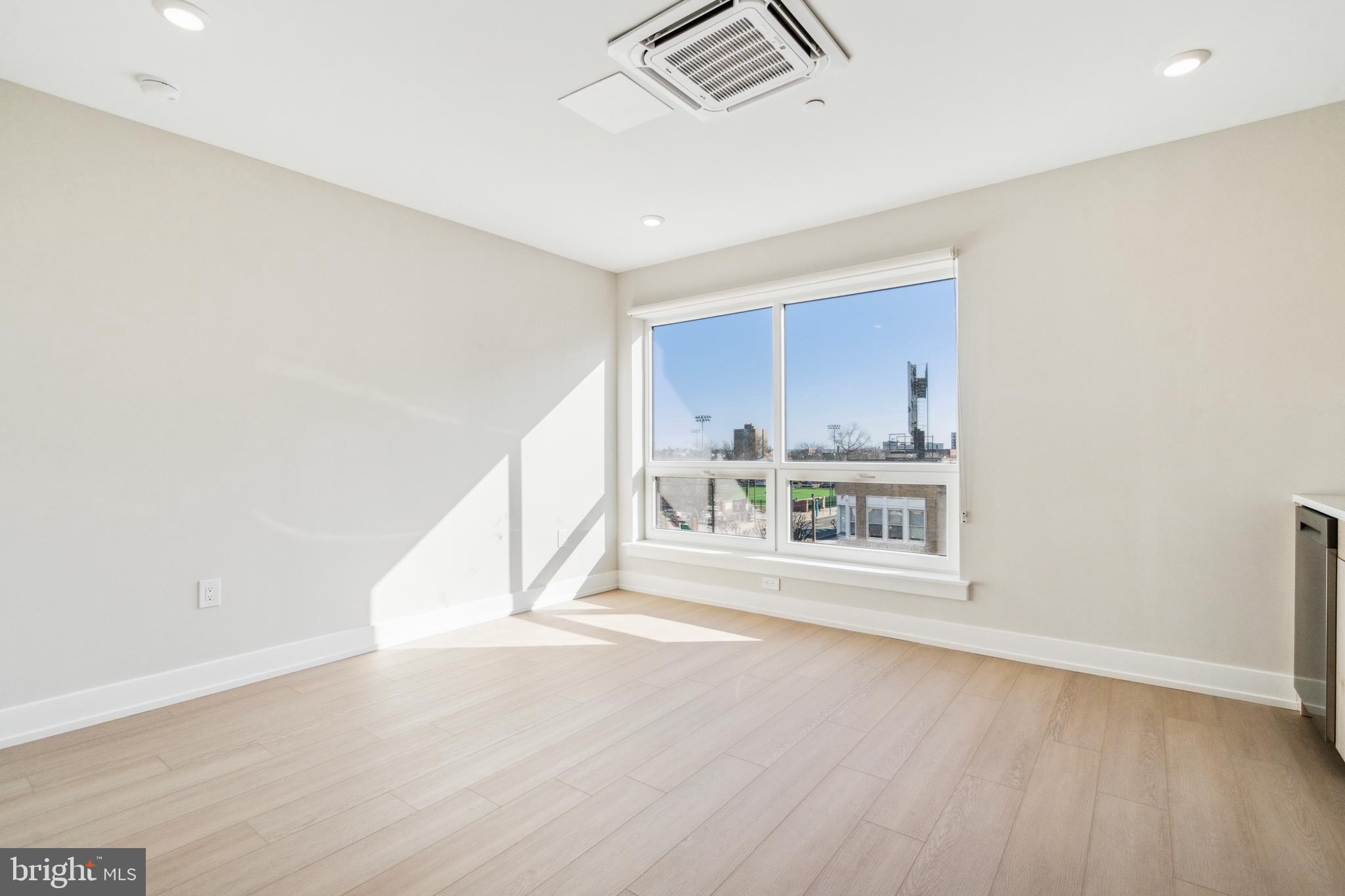 922 N BROAD STREET STUDIO - 3RD FL