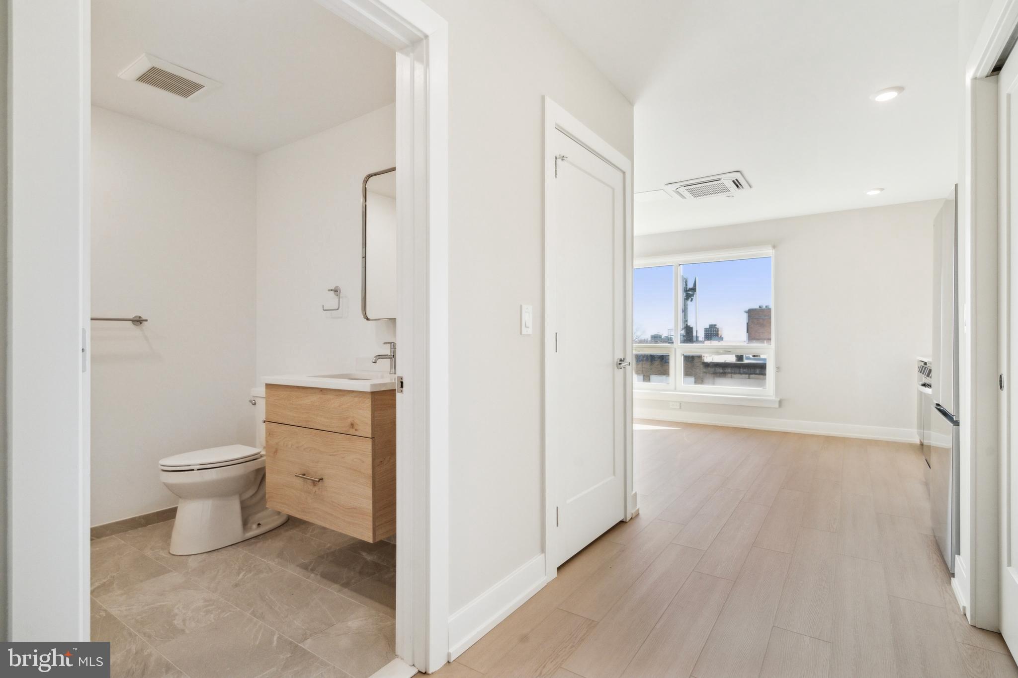 922 N BROAD STREET STUDIO - 3RD FL