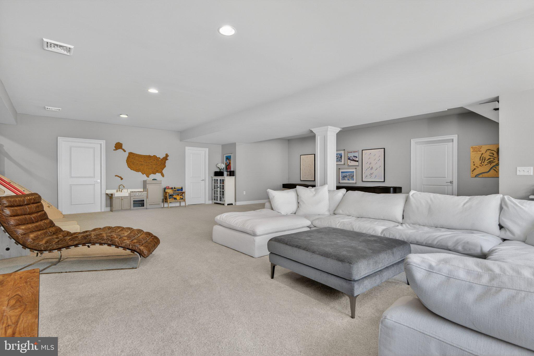 ESSEX COURT - Residential