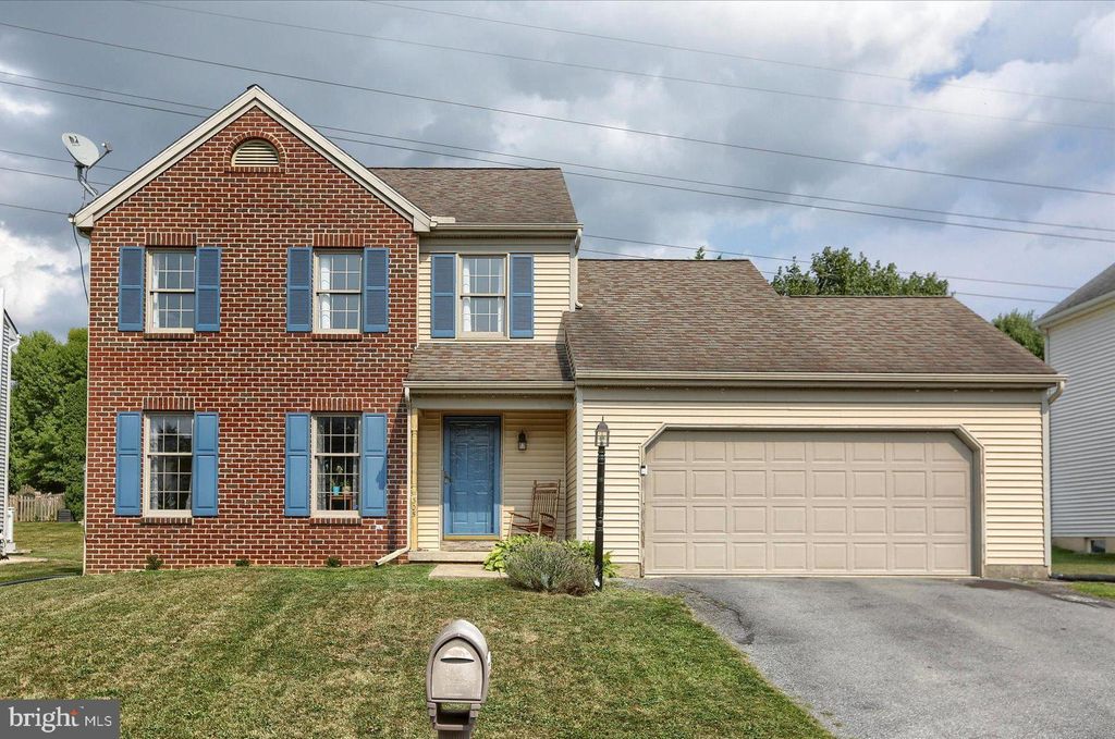 Photo of 305 Oak Leaf Lane, Lancaster, PA 17602 (MLS # PALA2054736)