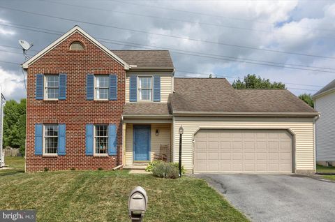 Photo of 305 Oak Leaf Lane, Lancaster, PA 17602 (MLS # PALA2054736)