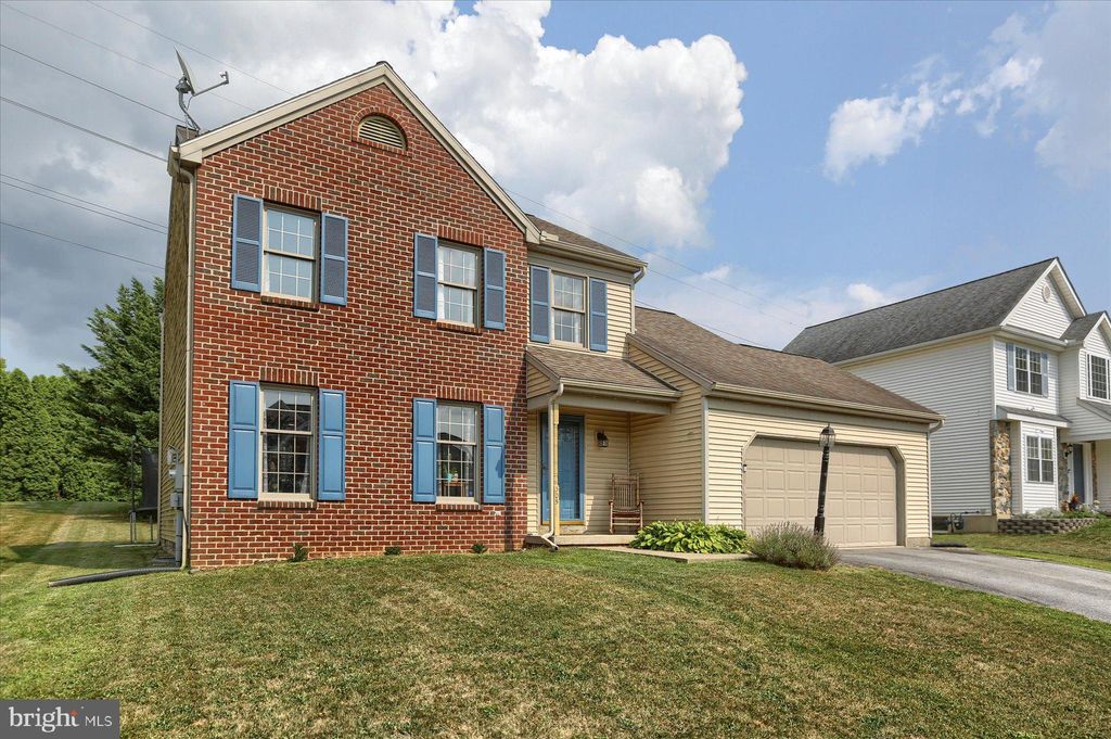 Photo of 305 Oak Leaf Lane, Lancaster, PA 17602 (MLS # PALA2054736)