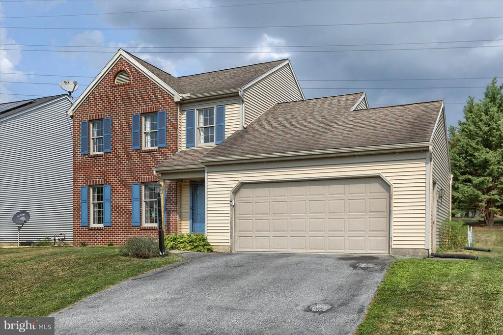 Photo of 305 Oak Leaf Lane, Lancaster, PA 17602 (MLS # PALA2054736)