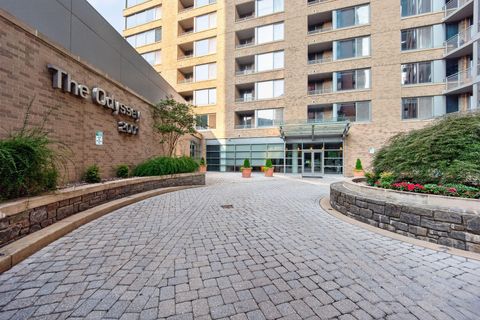 Condo For Sale - 2001 15th Street #1102<br/> ARLINGTON, VA 22201