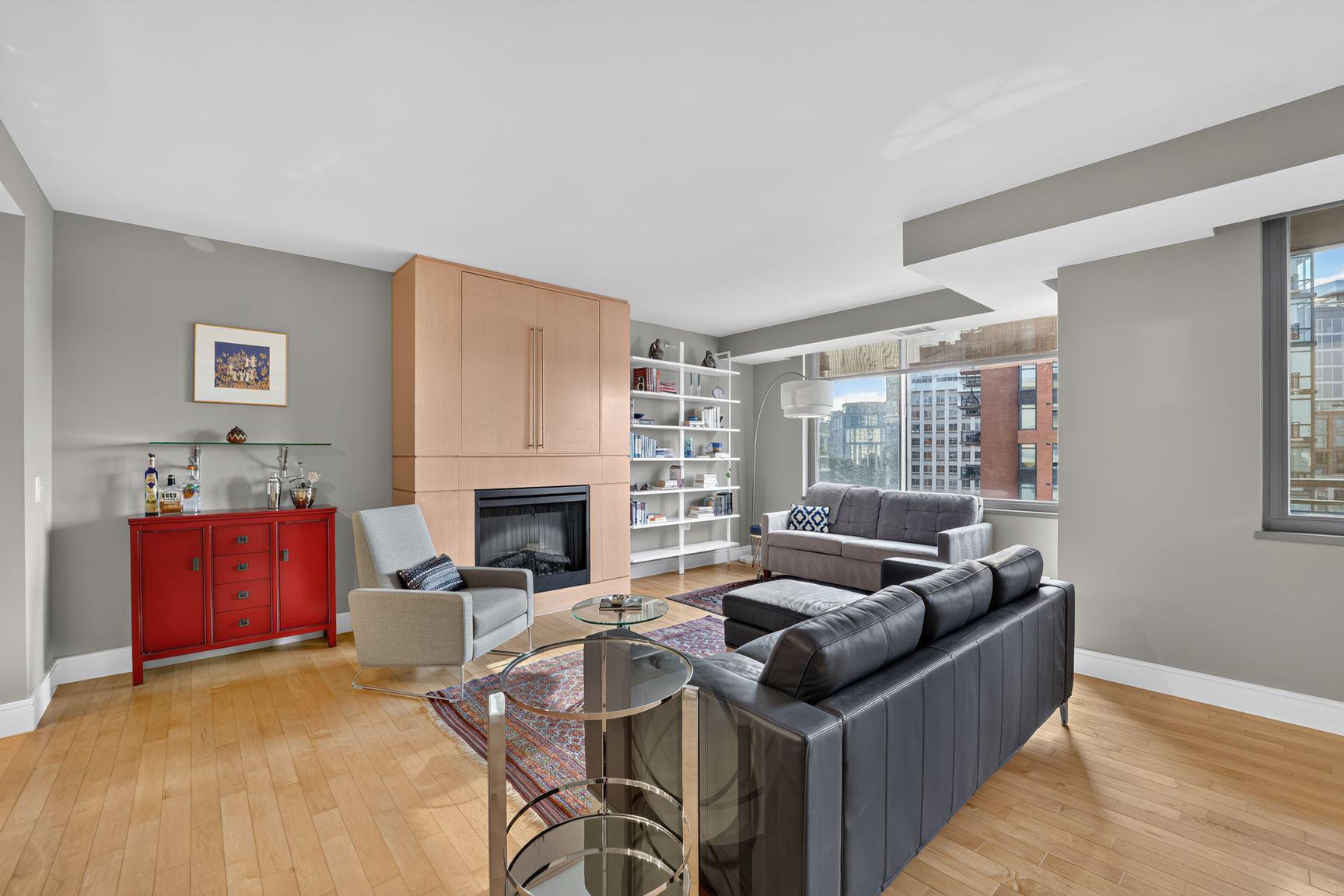 2001 15TH STREET N 1102