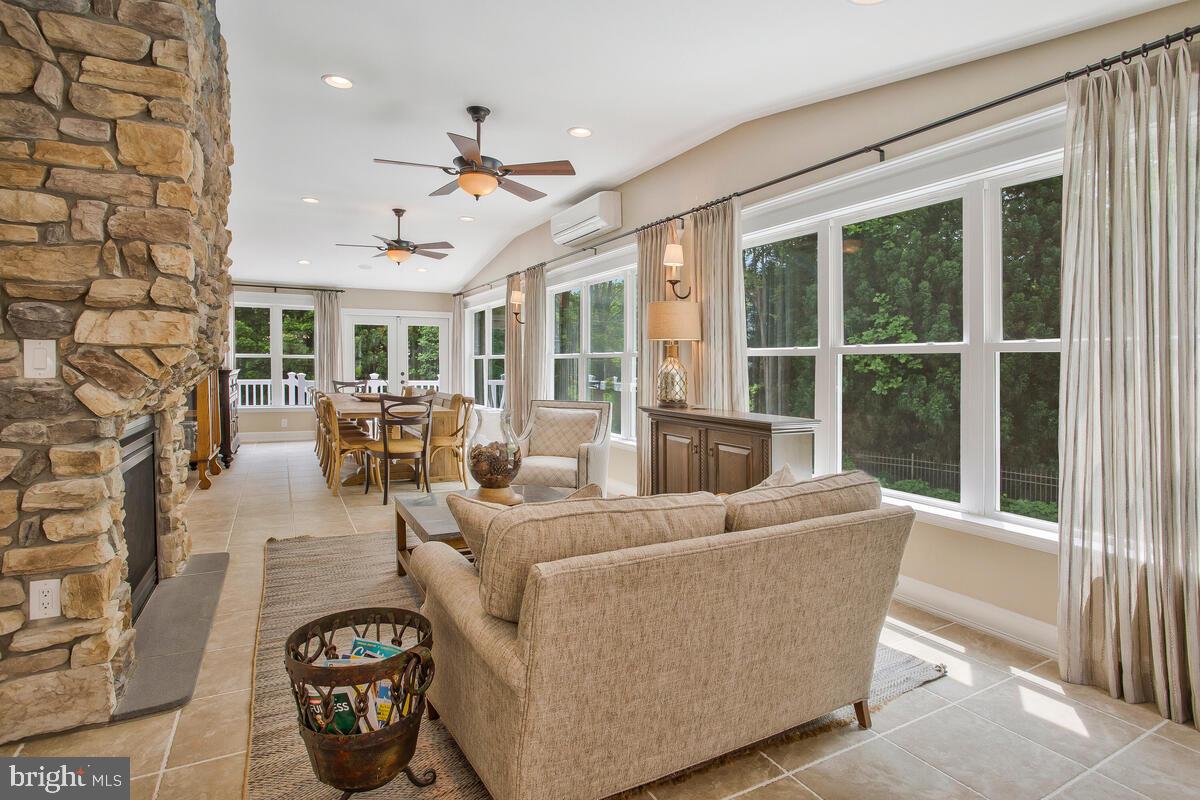 COVENANT CREEK - Residential