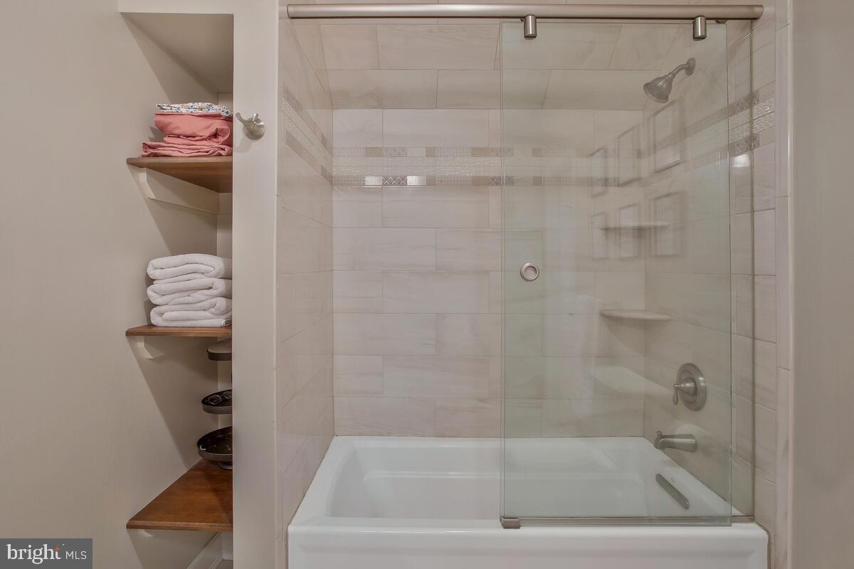 COVENANT CREEK - Residential