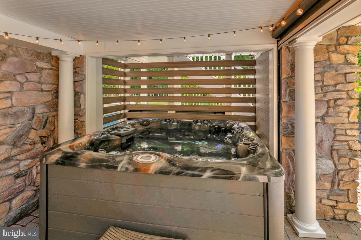 COVENANT CREEK - Residential