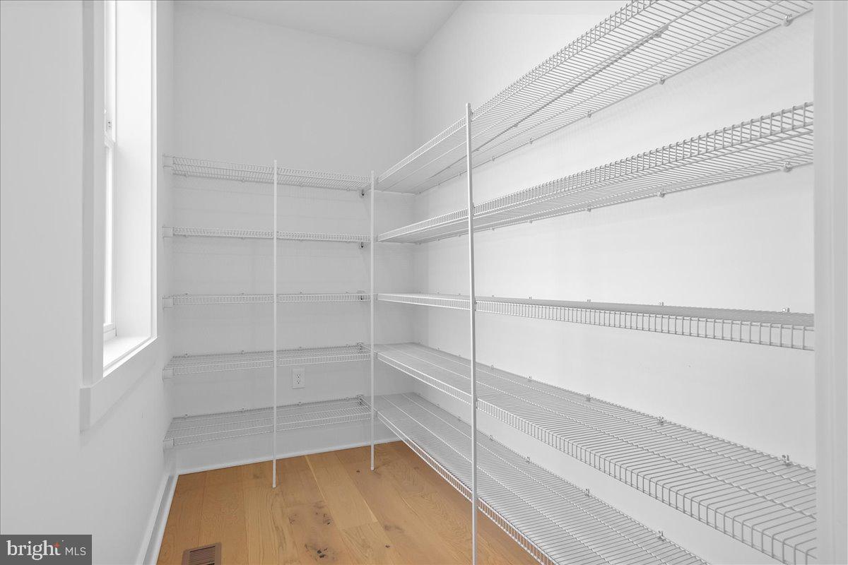 ANTON NORTH - Residential