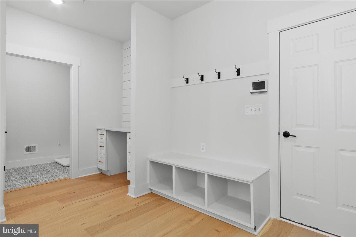 ANTON NORTH - Residential