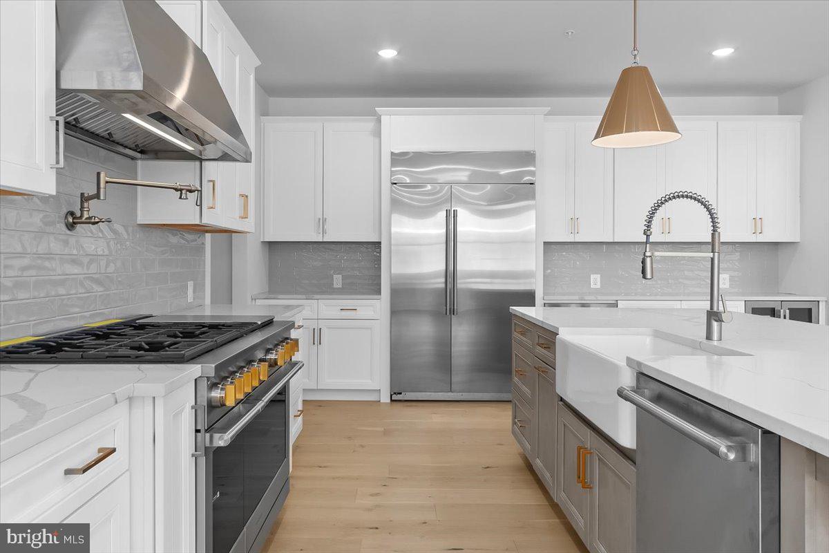 ANTON NORTH - Residential