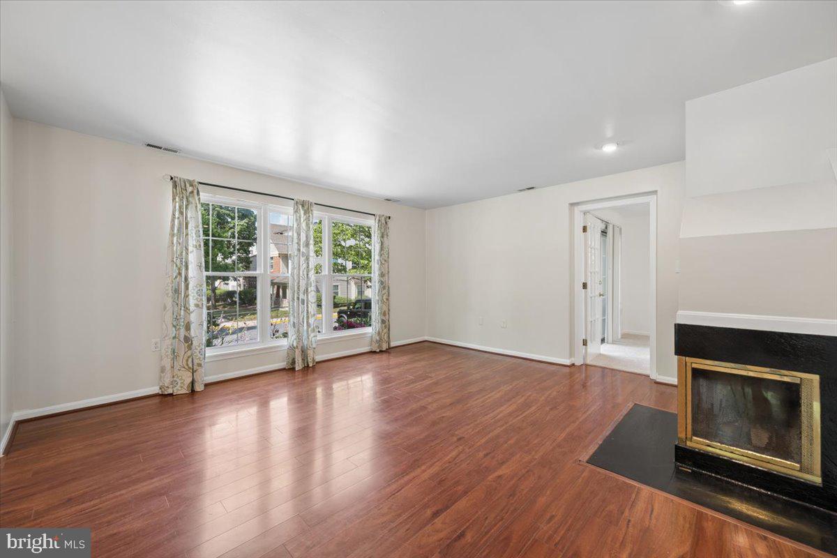 2611 WARREN WAY 4   1