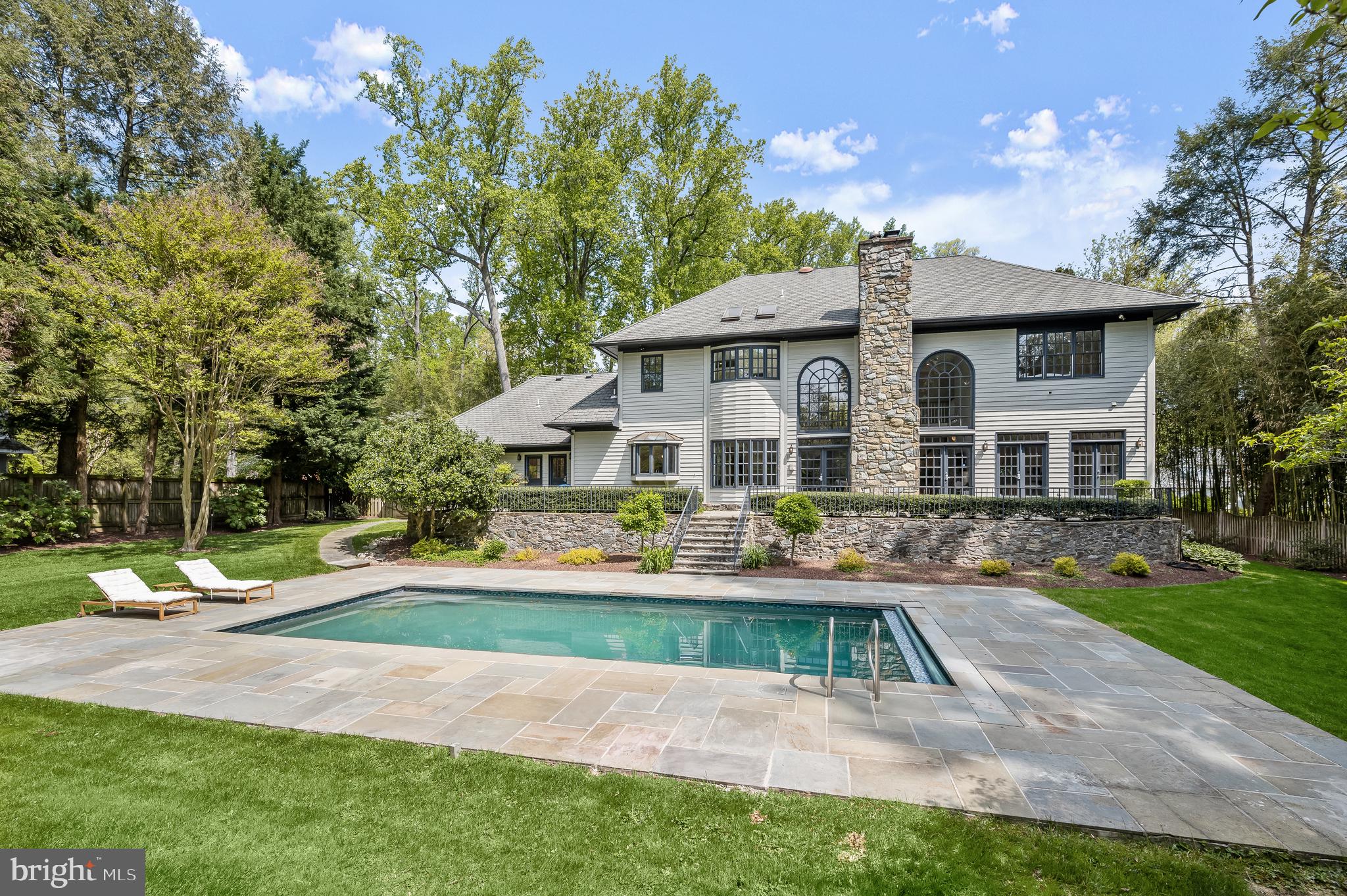 BRADLEY HILLS GROVE - Residential