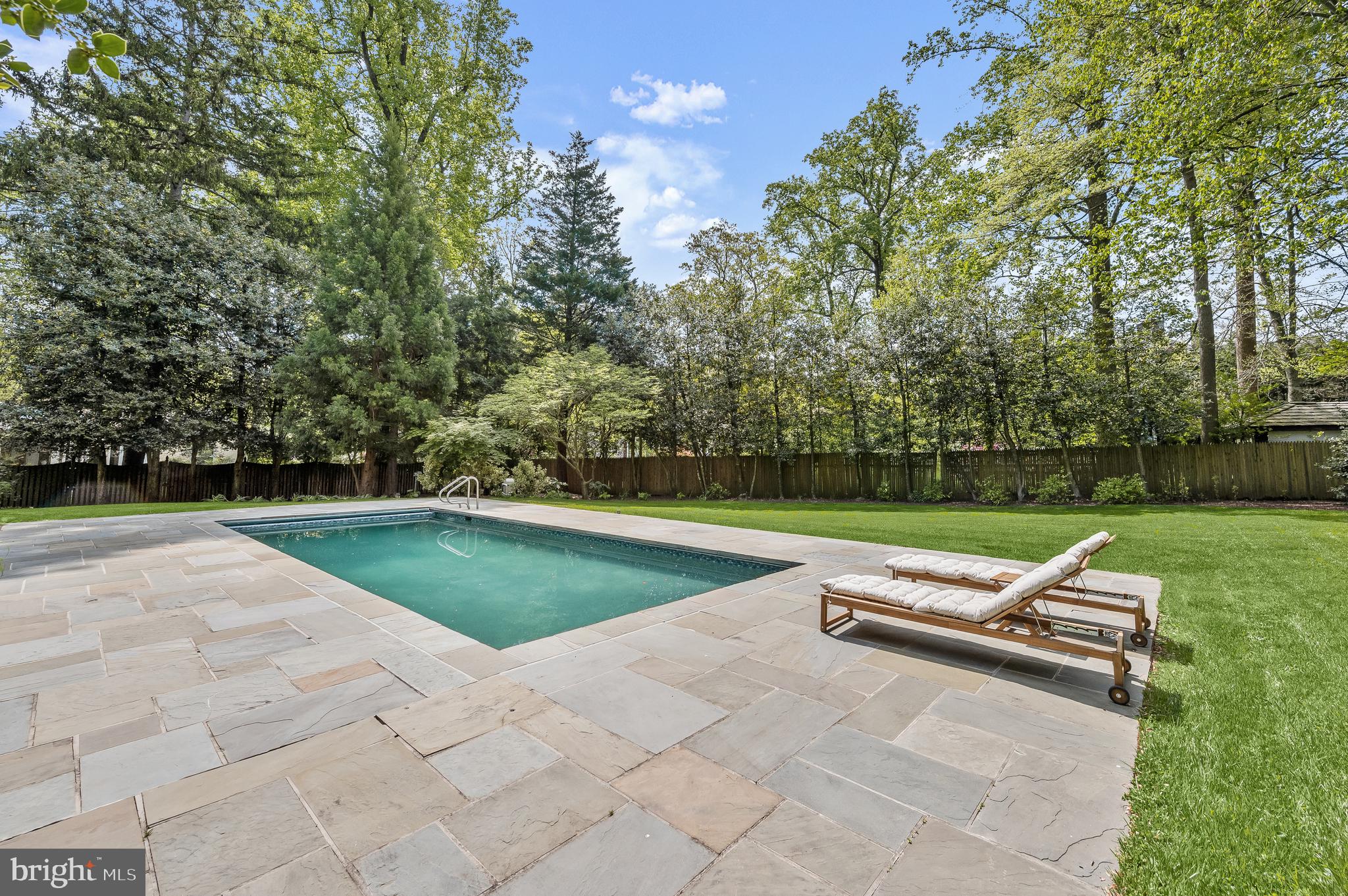 BRADLEY HILLS GROVE - Residential