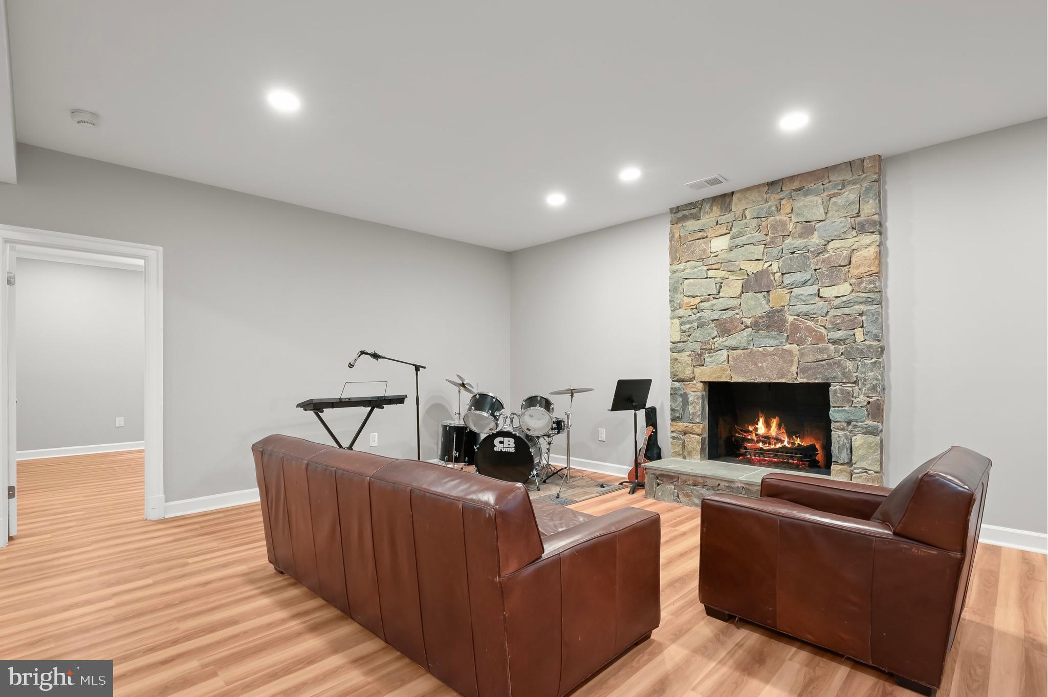 BRADLEY HILLS GROVE - Residential