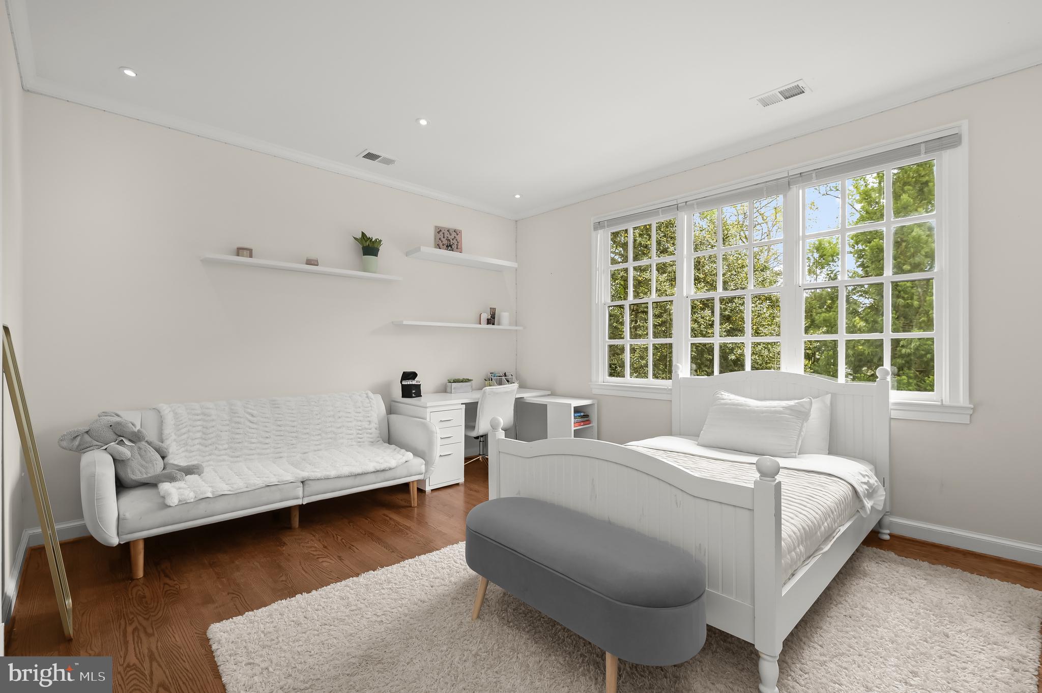 BRADLEY HILLS GROVE - Residential