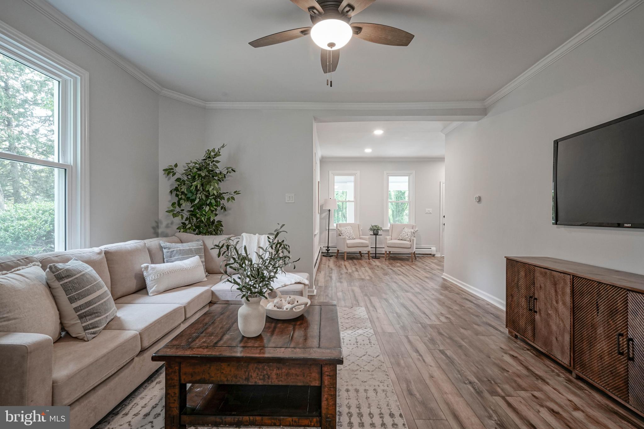 850 MANTUA BOULEVARD