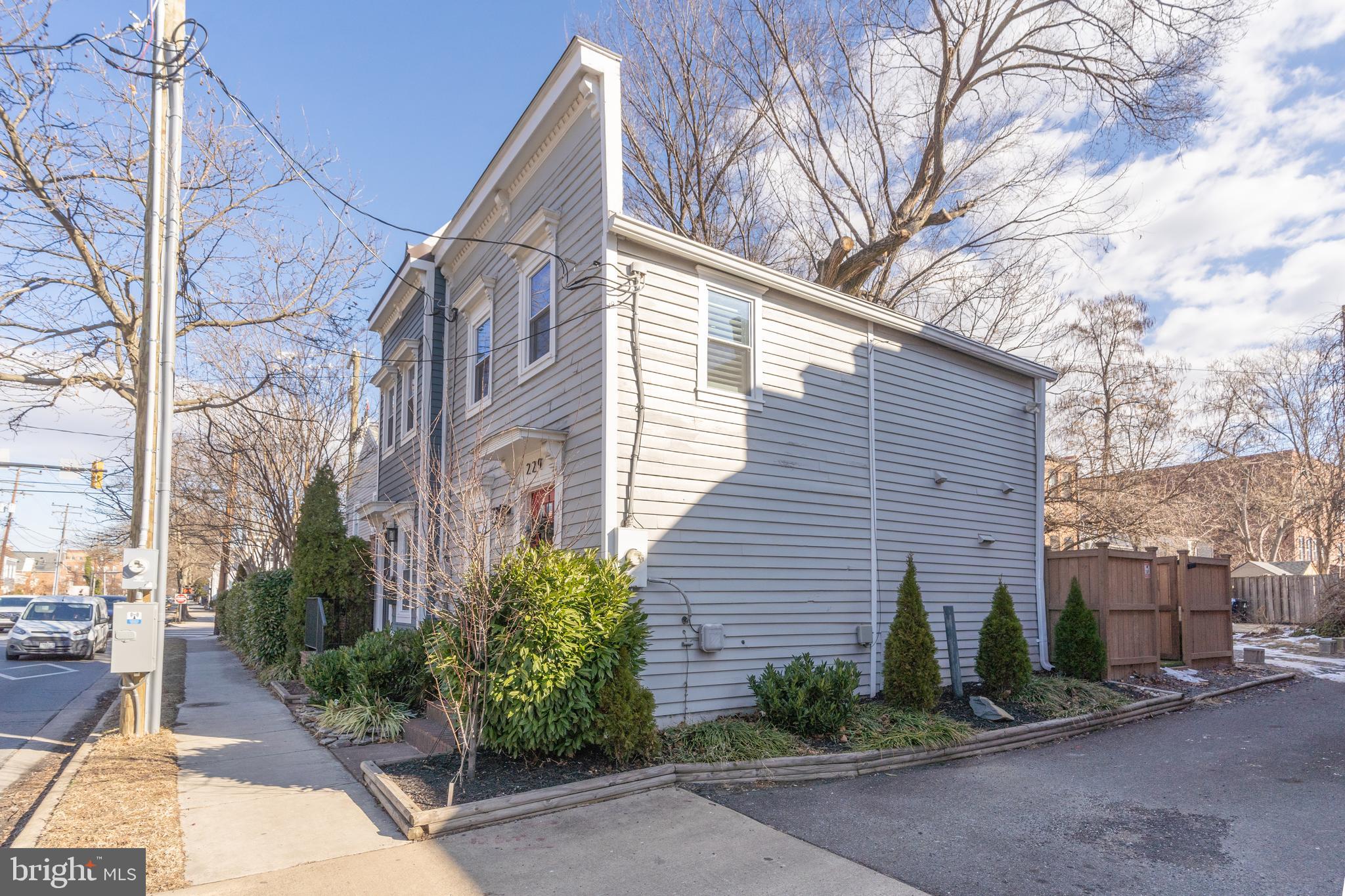 OLD TOWN ALEXANDRIA - Residential