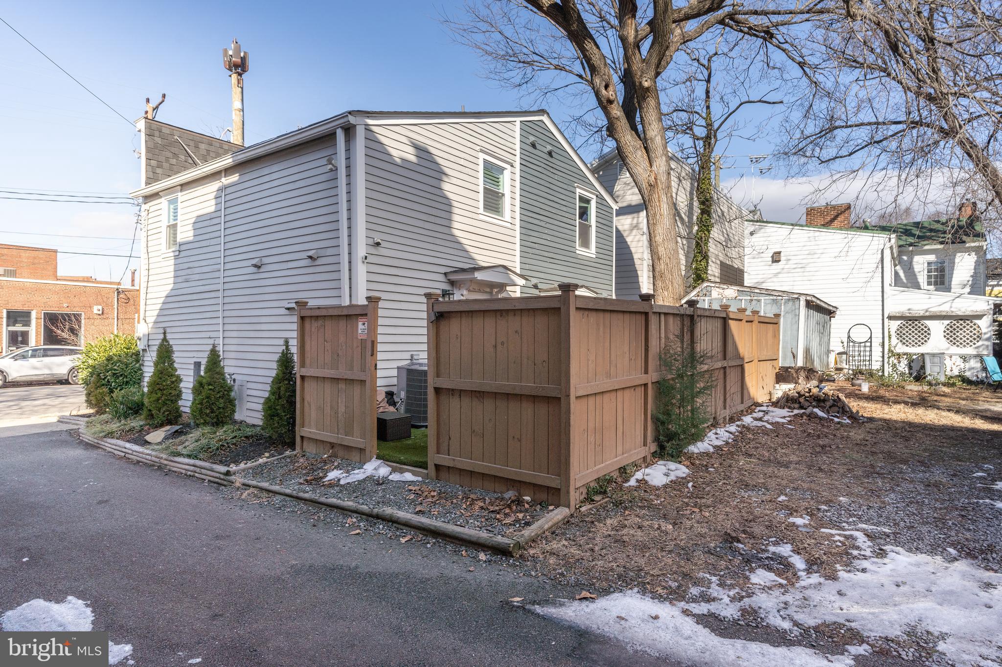 OLD TOWN ALEXANDRIA - Residential