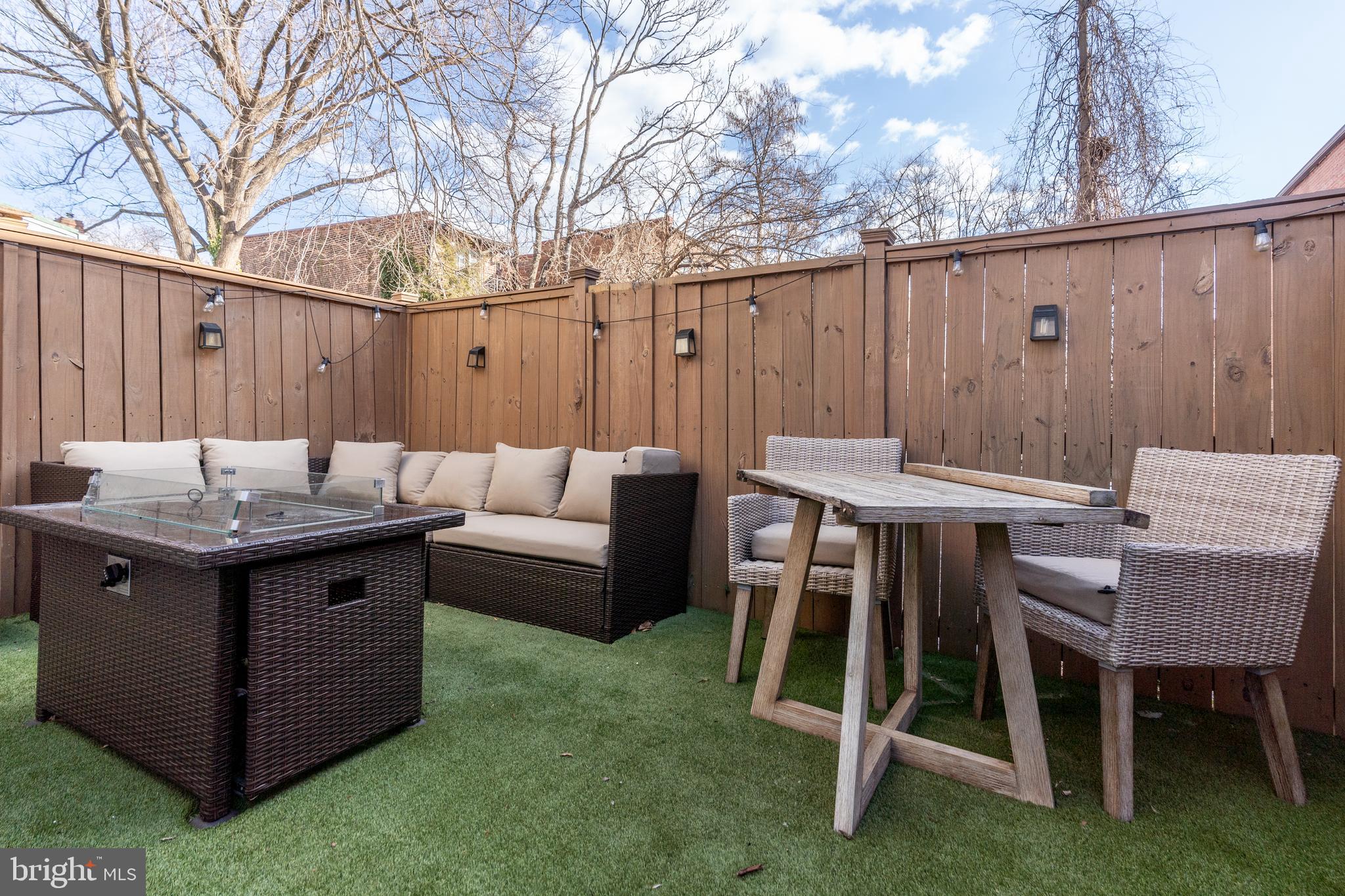 OLD TOWN ALEXANDRIA - Residential