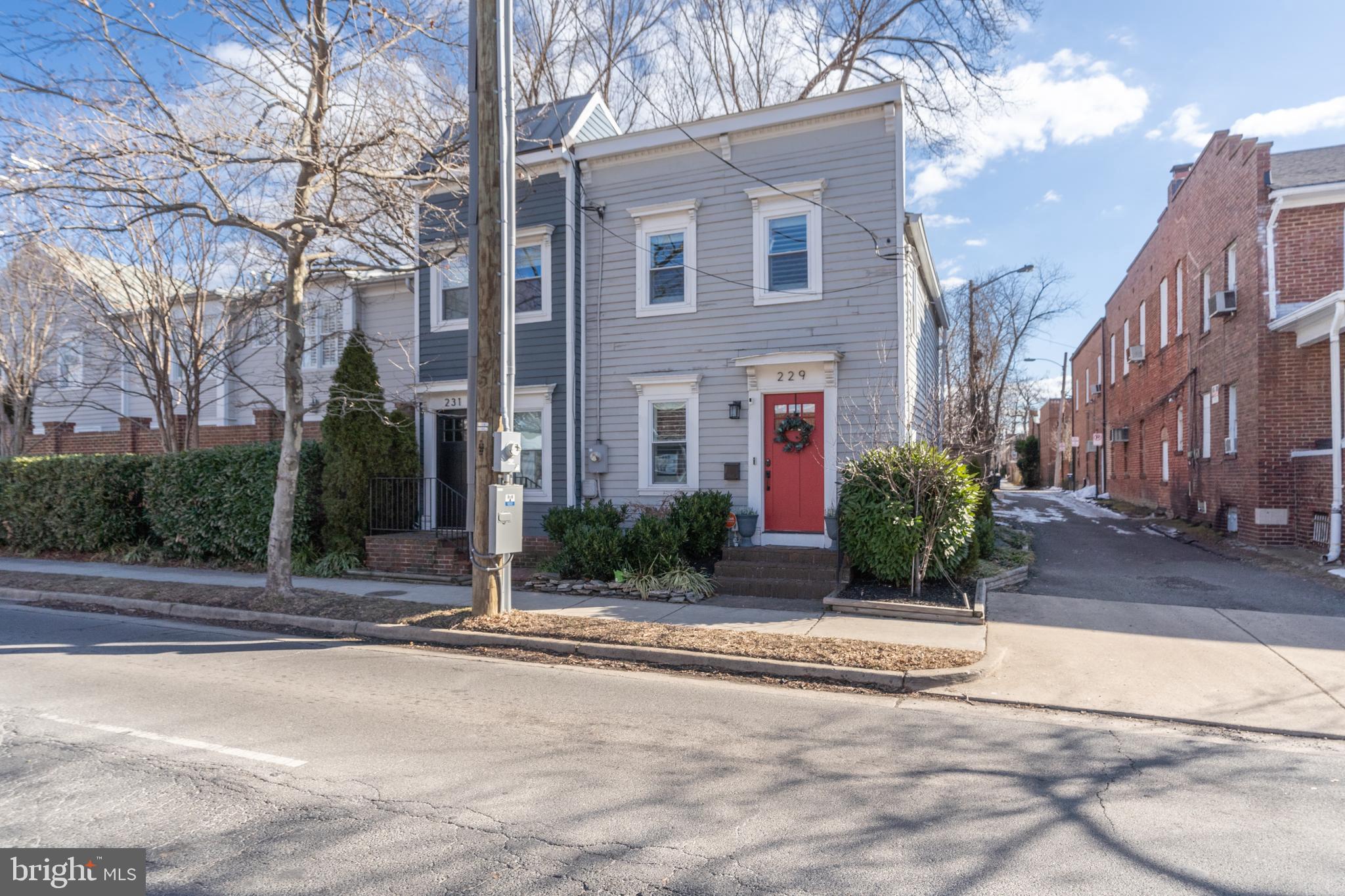 OLD TOWN ALEXANDRIA - Residential