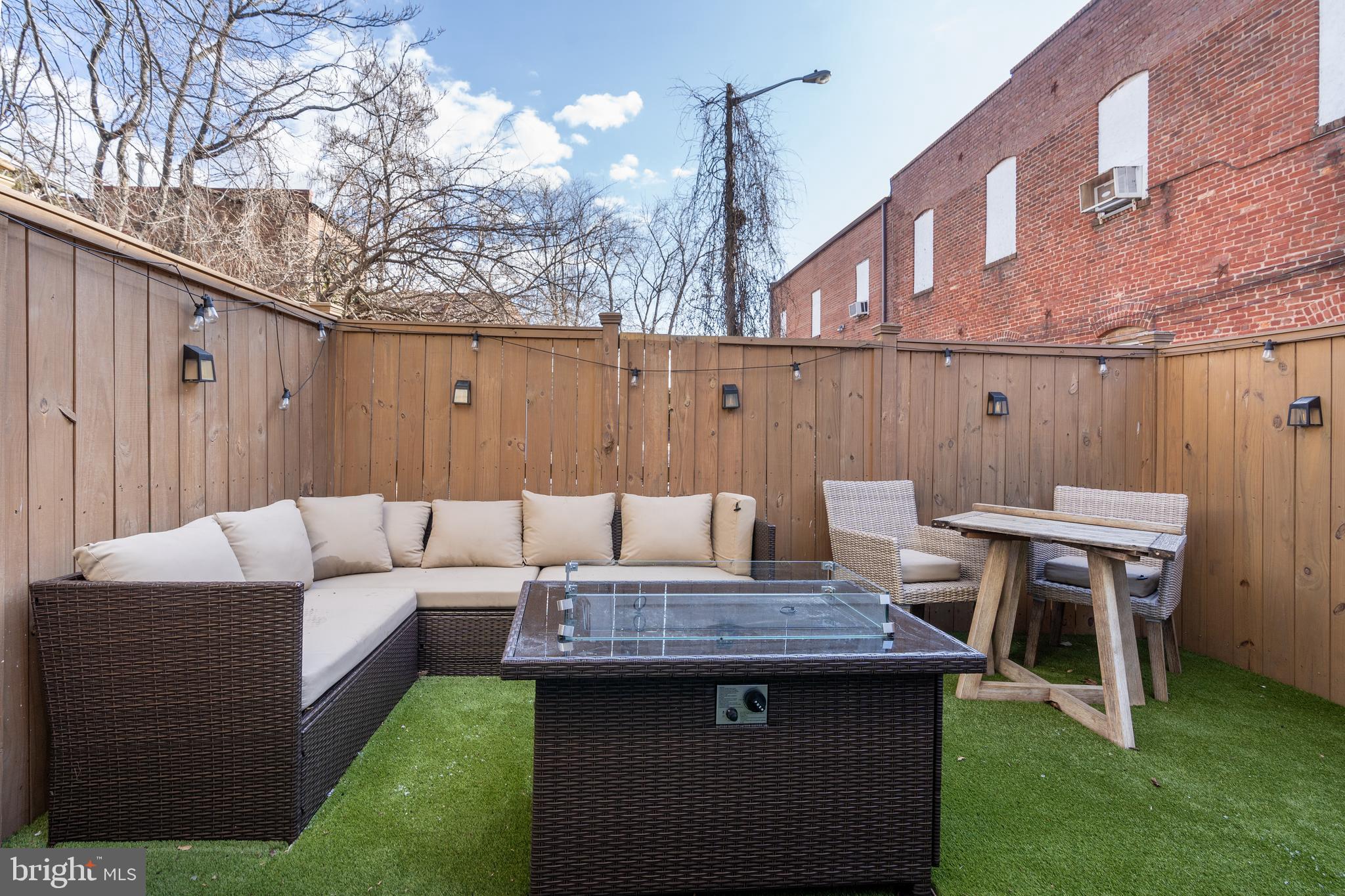 OLD TOWN ALEXANDRIA - Residential