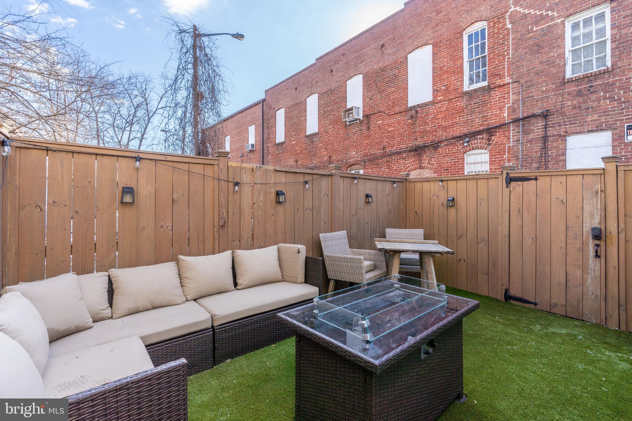 OLD TOWN ALEXANDRIA - Residential