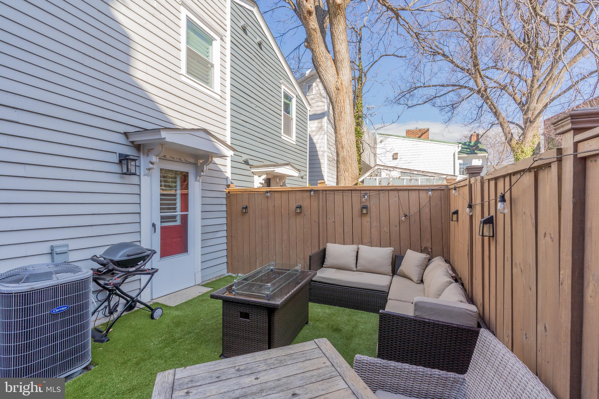 OLD TOWN ALEXANDRIA - Residential