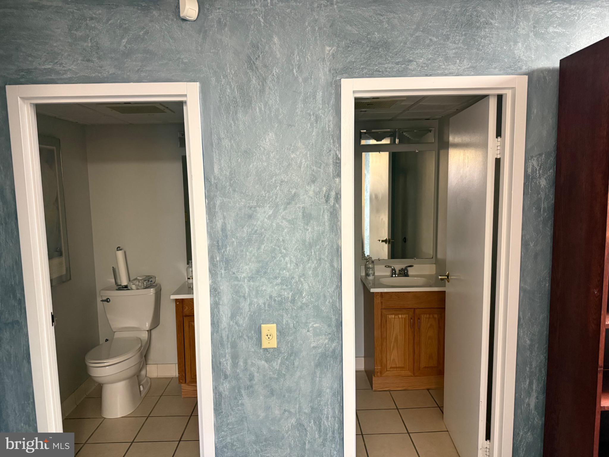 OAKLAND MILLS - Commercial Sale