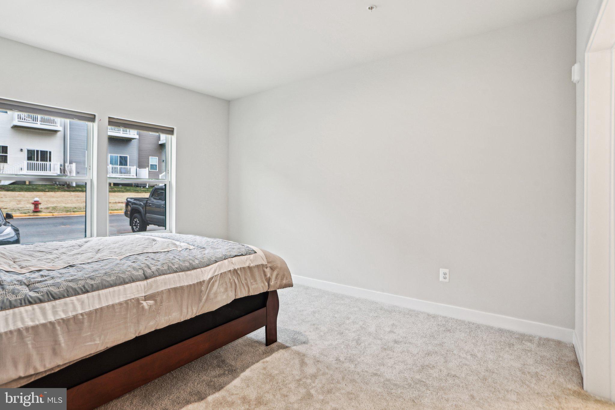 LOUDOUN VIEW CONDO FLATS - Residential