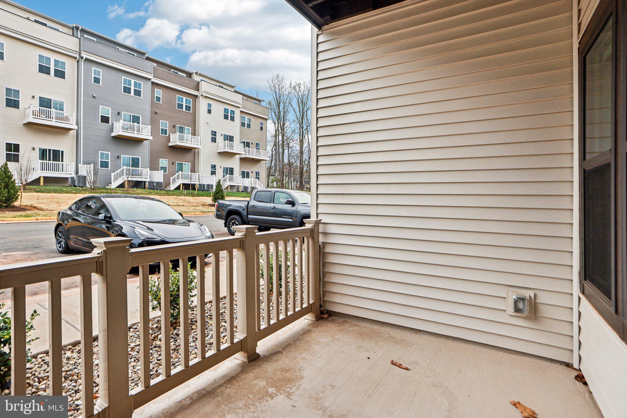 LOUDOUN VIEW CONDO FLATS - Residential