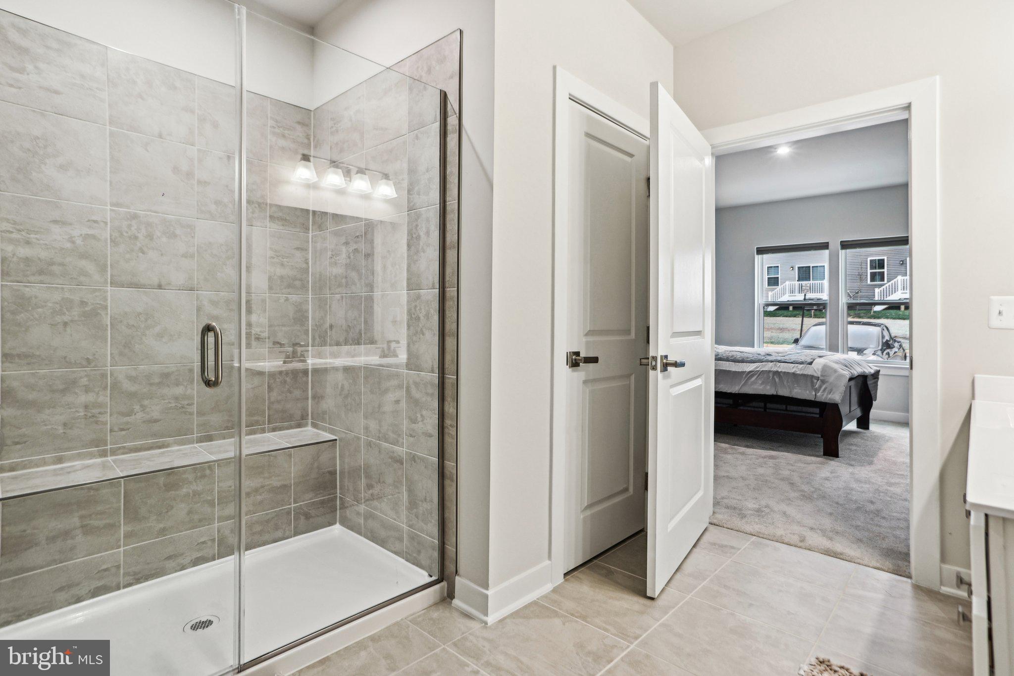 LOUDOUN VIEW CONDO FLATS - Residential