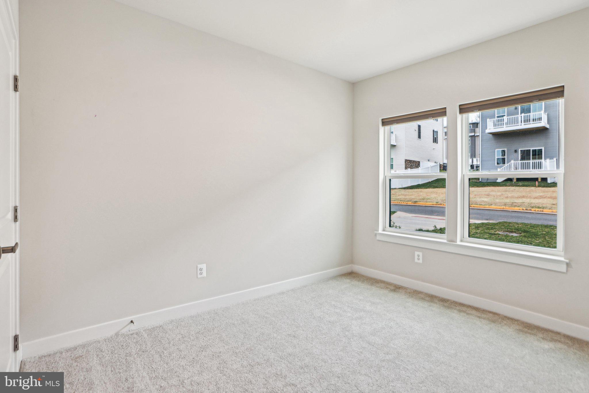 LOUDOUN VIEW CONDO FLATS - Residential