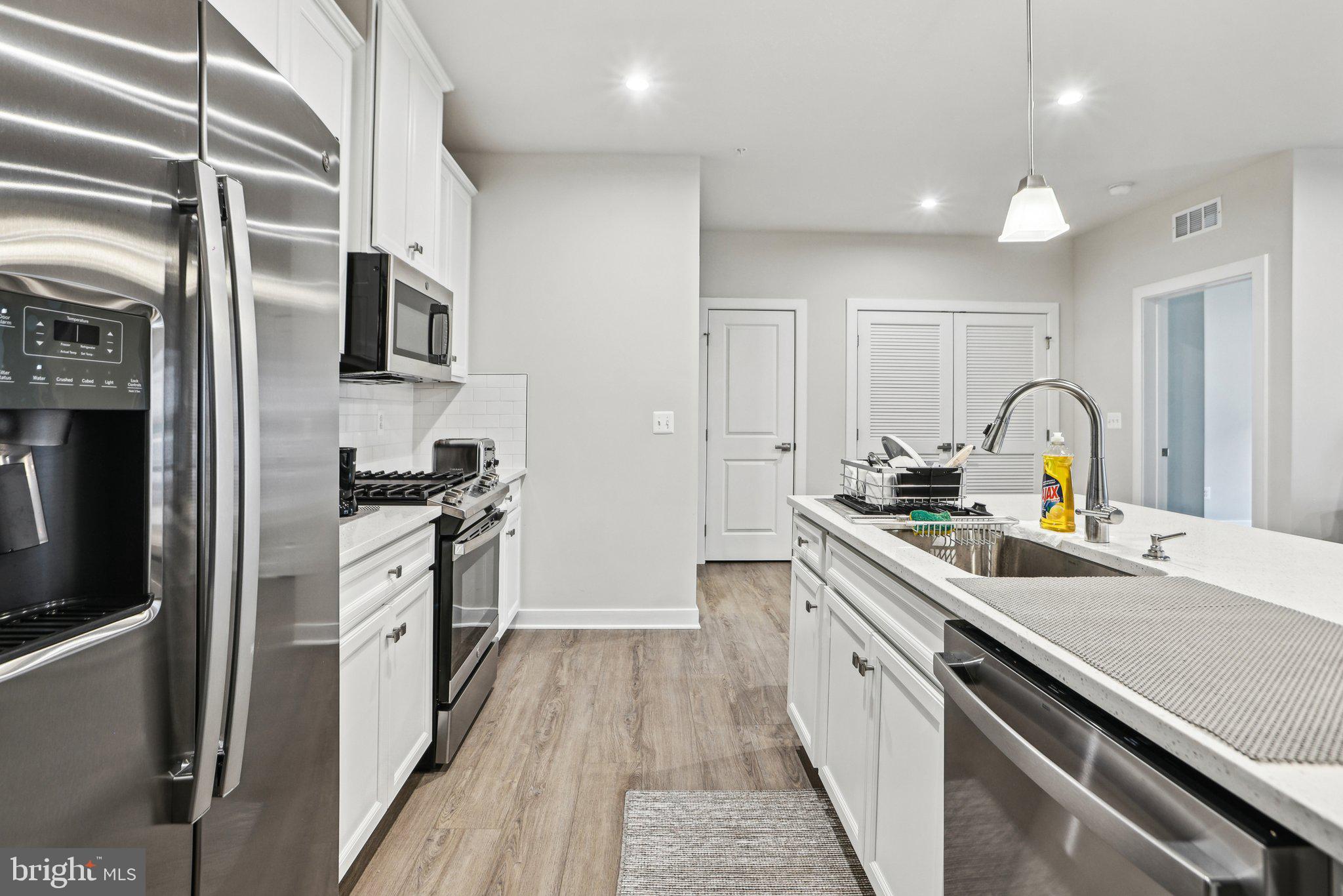 LOUDOUN VIEW CONDO FLATS - Residential