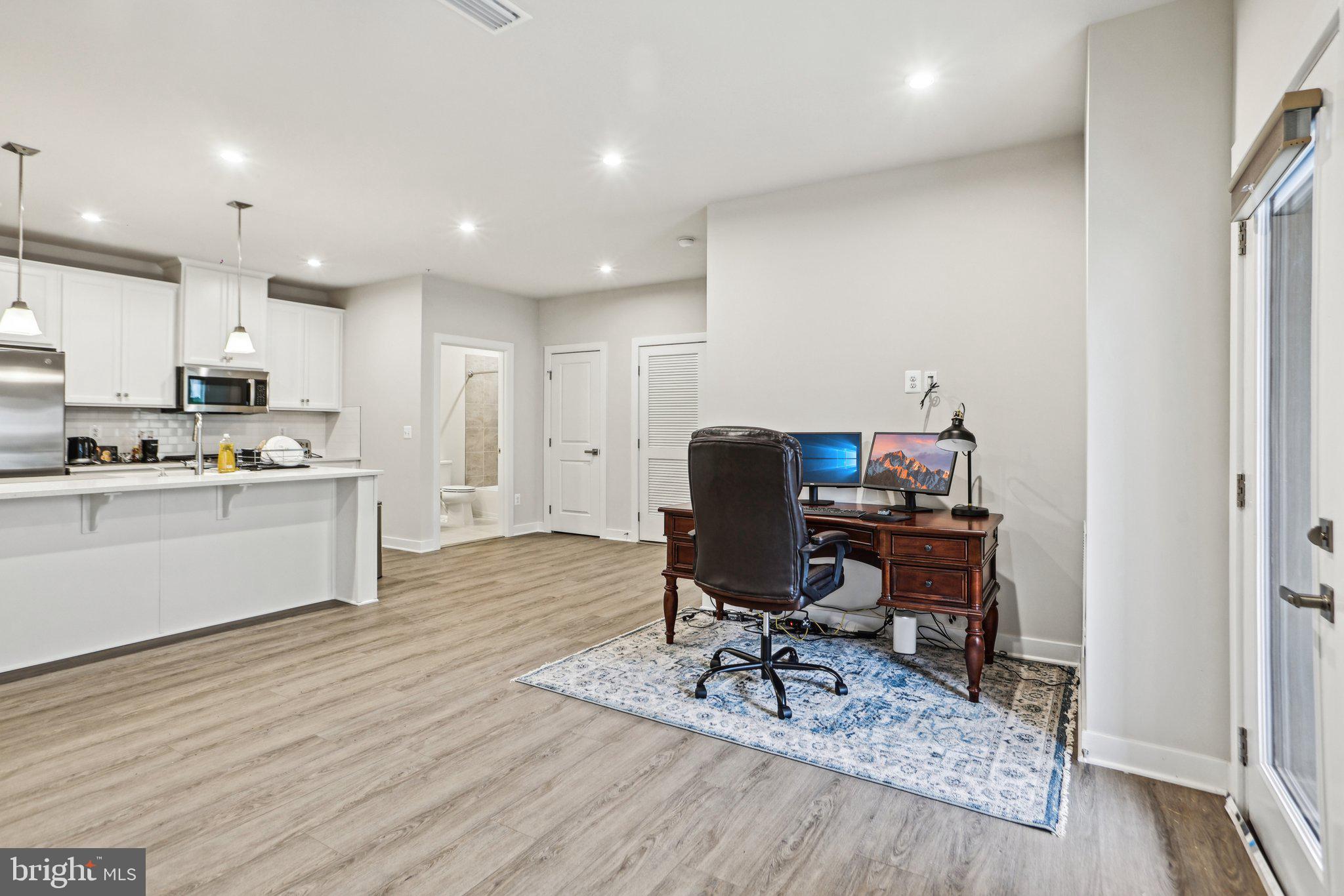 LOUDOUN VIEW CONDO FLATS - Residential